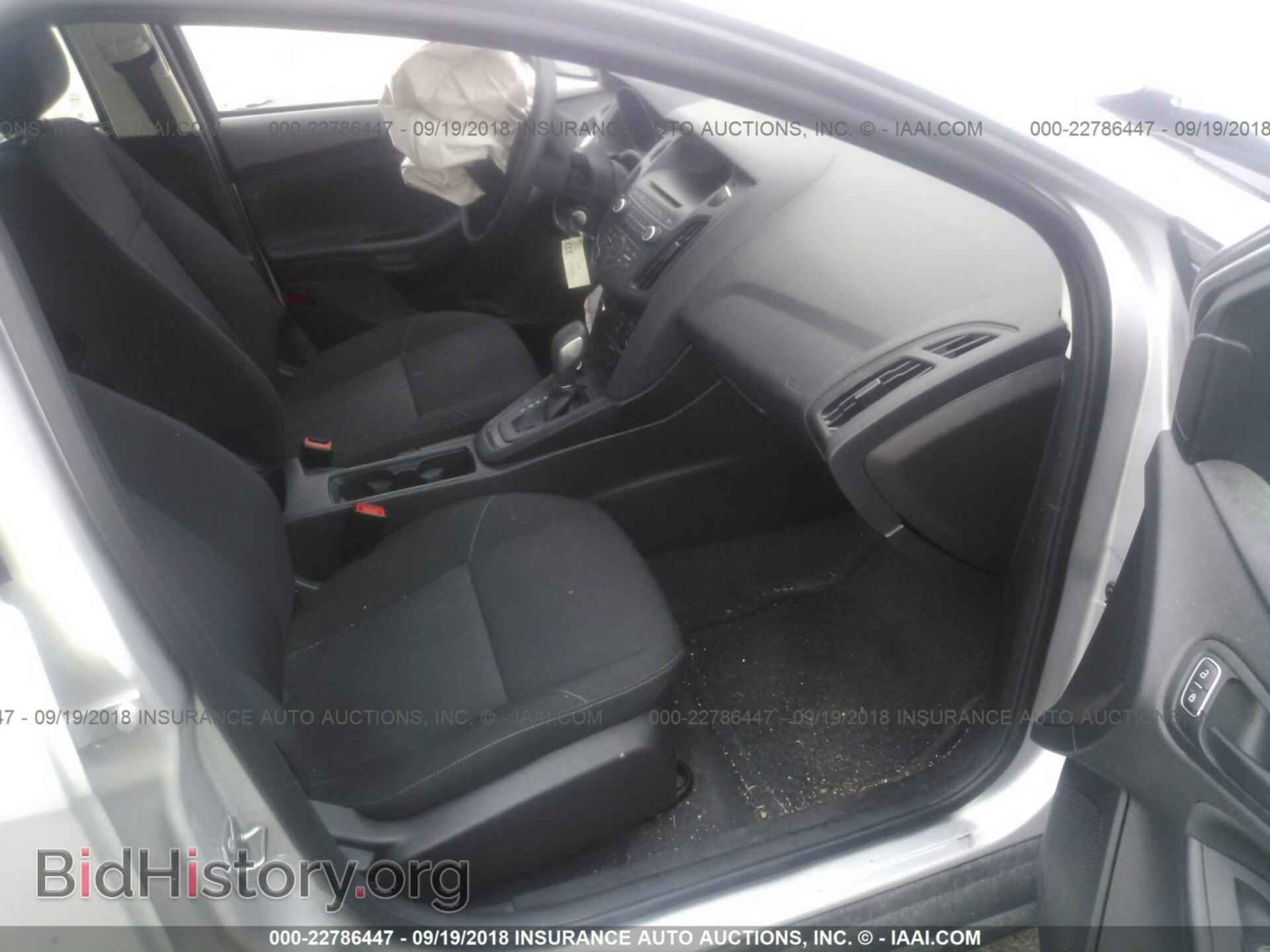 2015 Ford Focus - VIN: 1FADP3E27FL258716 - Photo 5