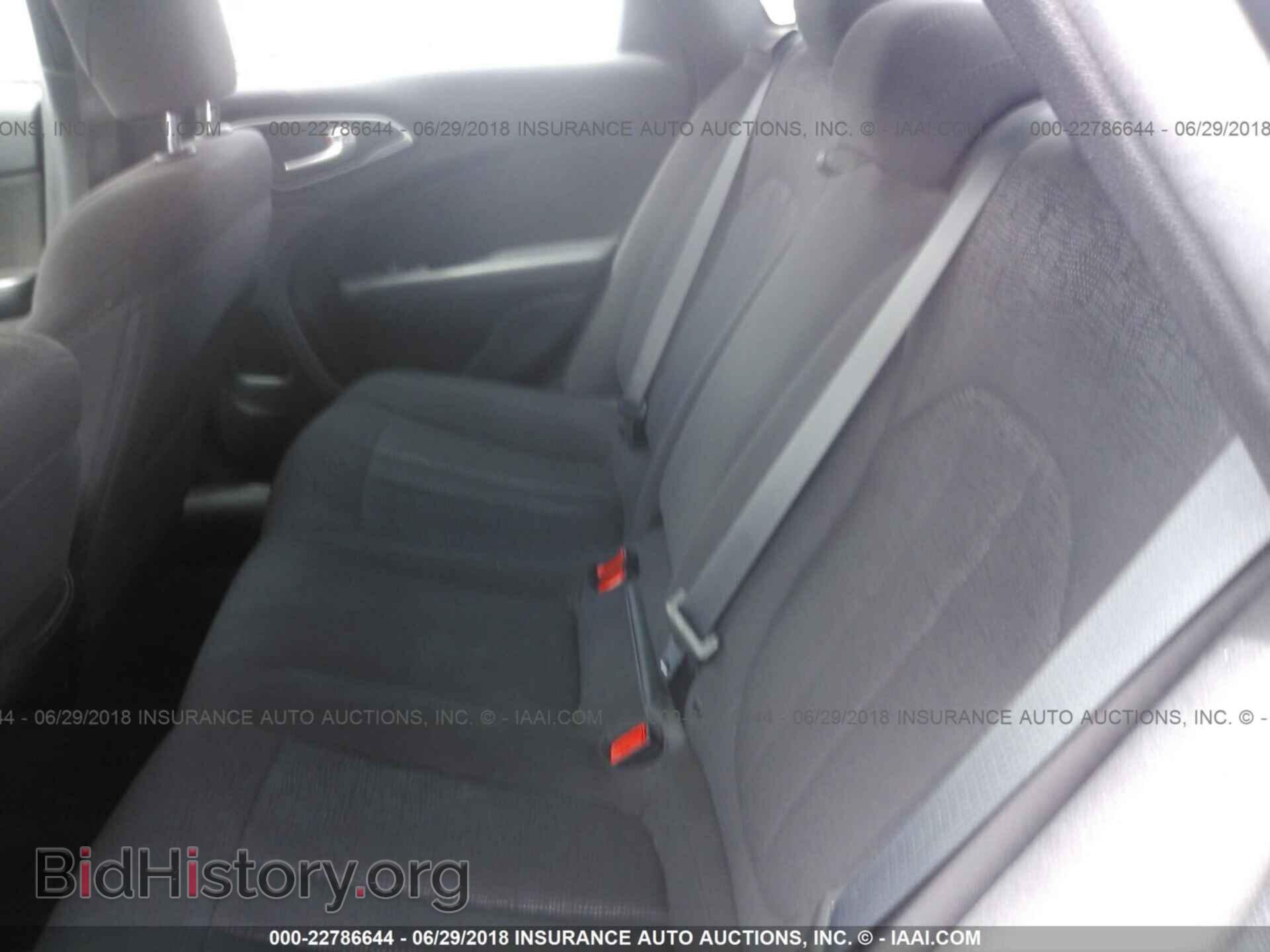 2015 Chrysler 200 - VIN: 1C3CCCAB9FN712352 - Photo 8