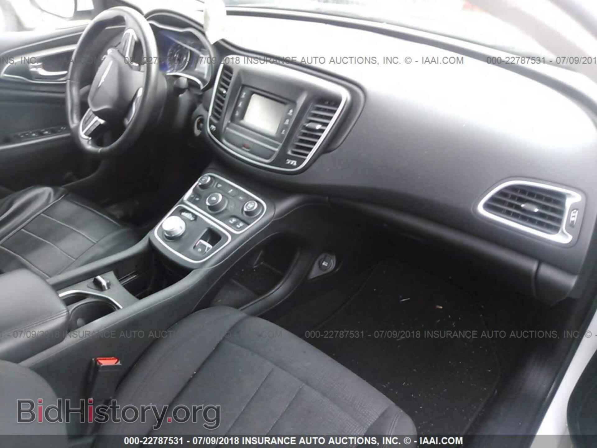 2015 Chrysler 200 - VIN: 1C3CCCAB4FN639827 - Photo 5