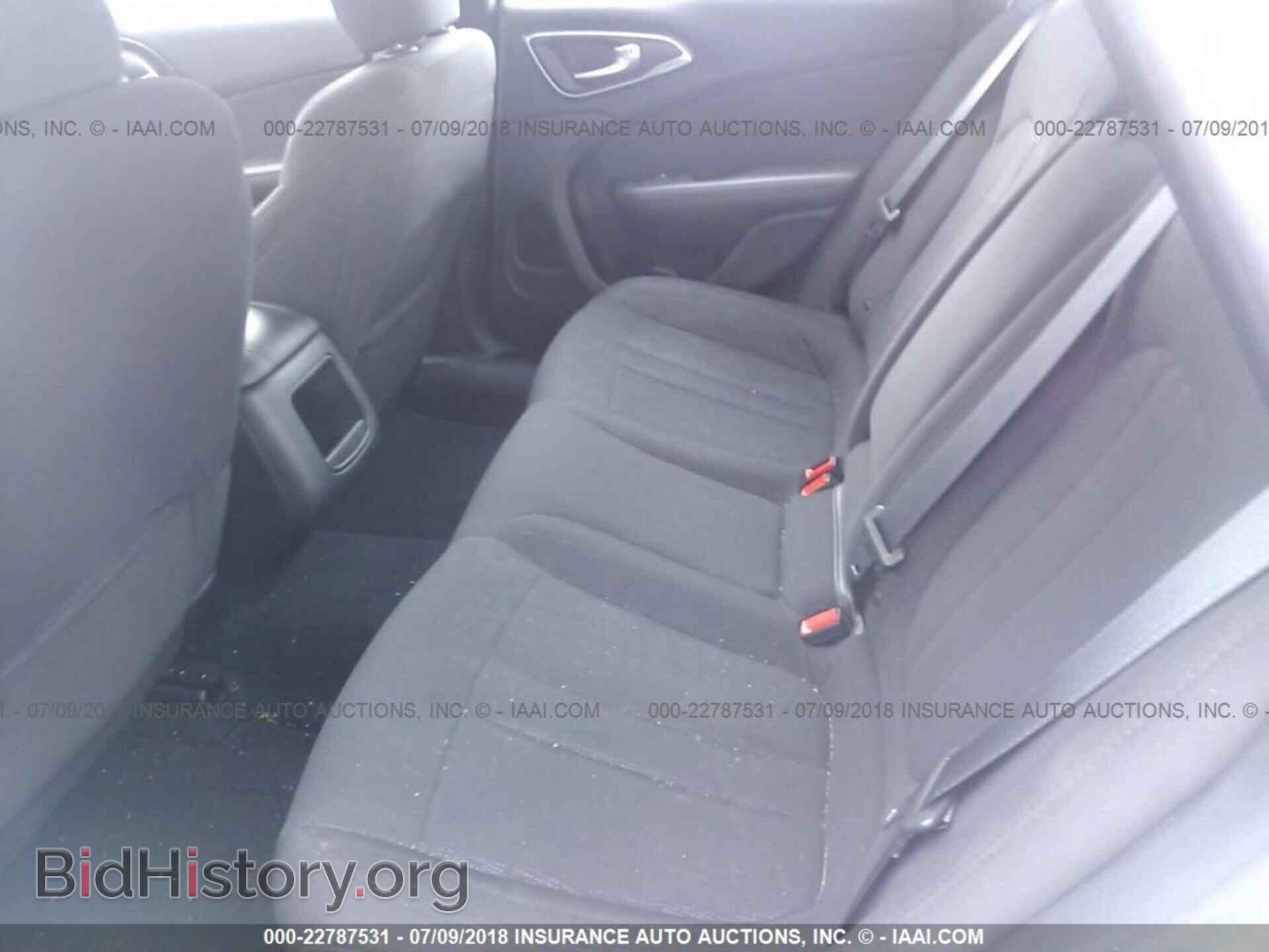 2015 Chrysler 200 - VIN: 1C3CCCAB4FN639827 - Photo 8