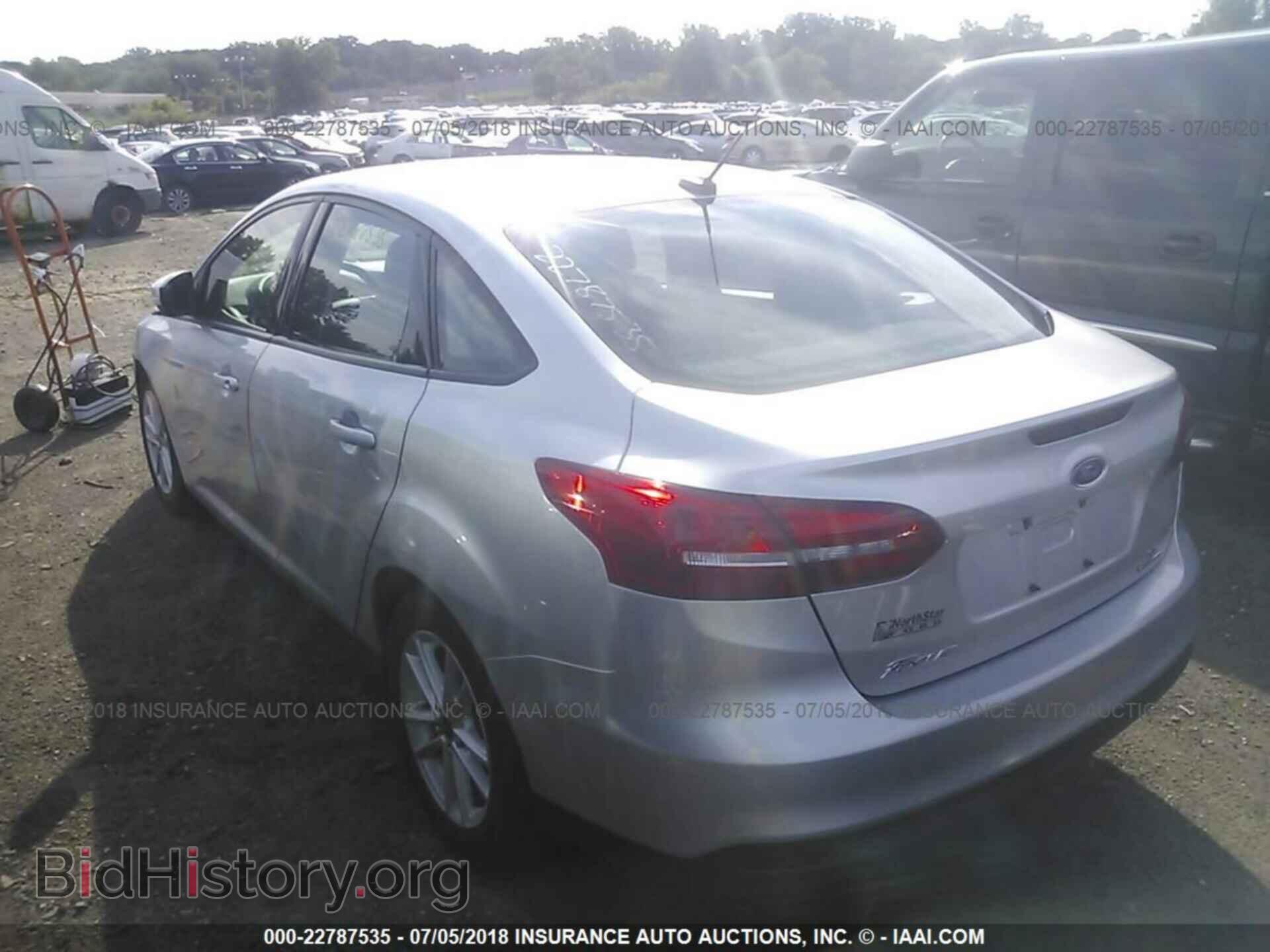 2015 Ford Focus - VIN: 1FADP3F23FL231656 - Photo 3