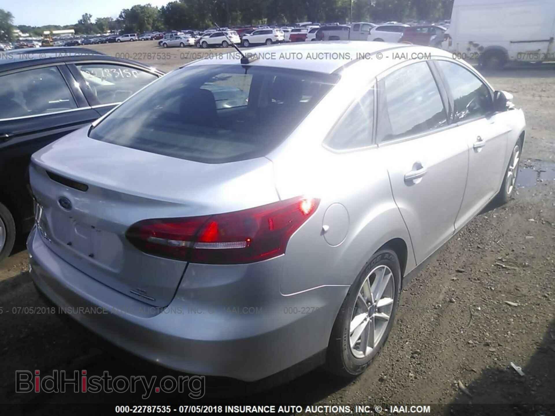 2015 Ford Focus - VIN: 1FADP3F23FL231656 - Photo 4