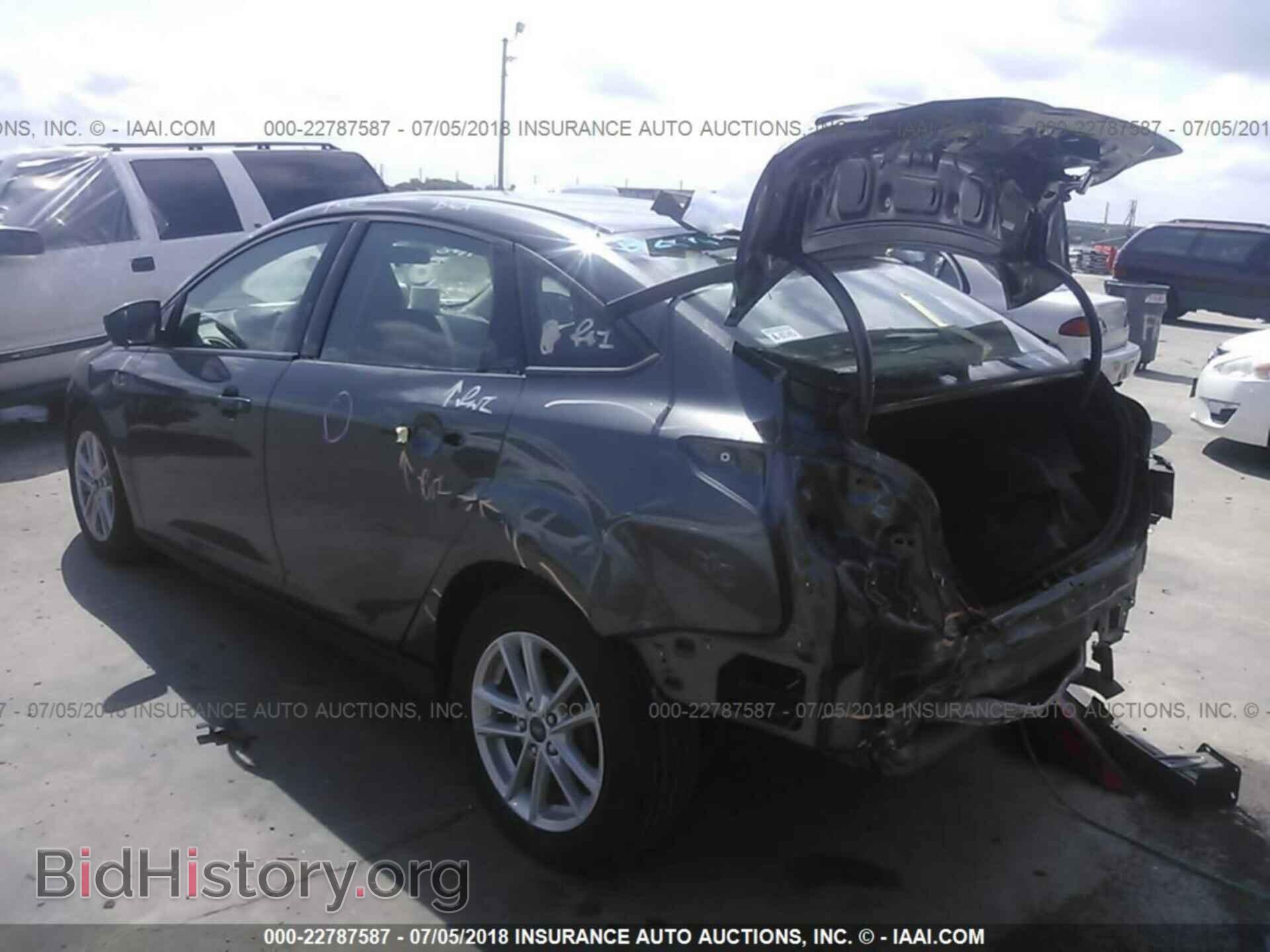 2017 Ford Focus - VIN: 1FADP3F24HL283980 - Photo 3
