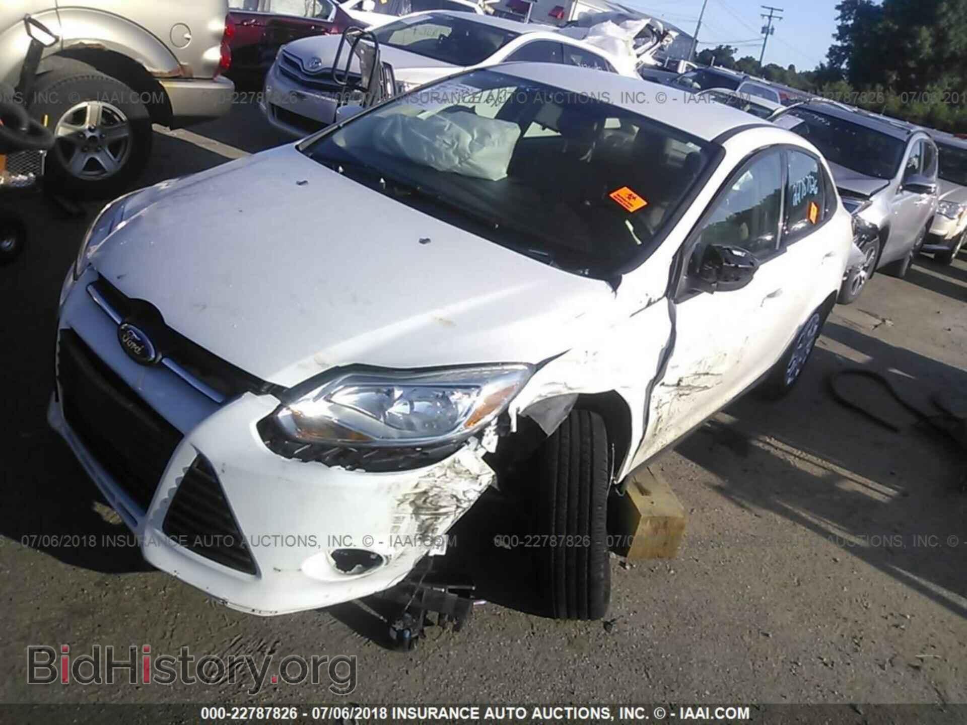 2012 Ford Focus - VIN: 1FAHP3F26CL242681 - Фото 2