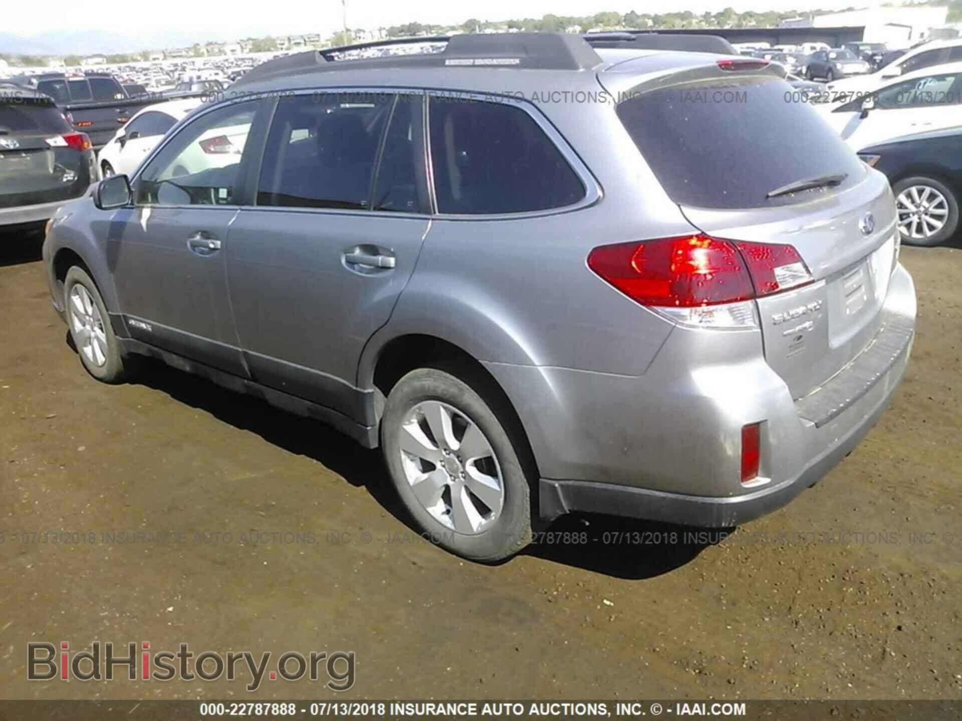 2011 Subaru Outback - VIN: 4S4BRBCC4B3318832 - Фото 3