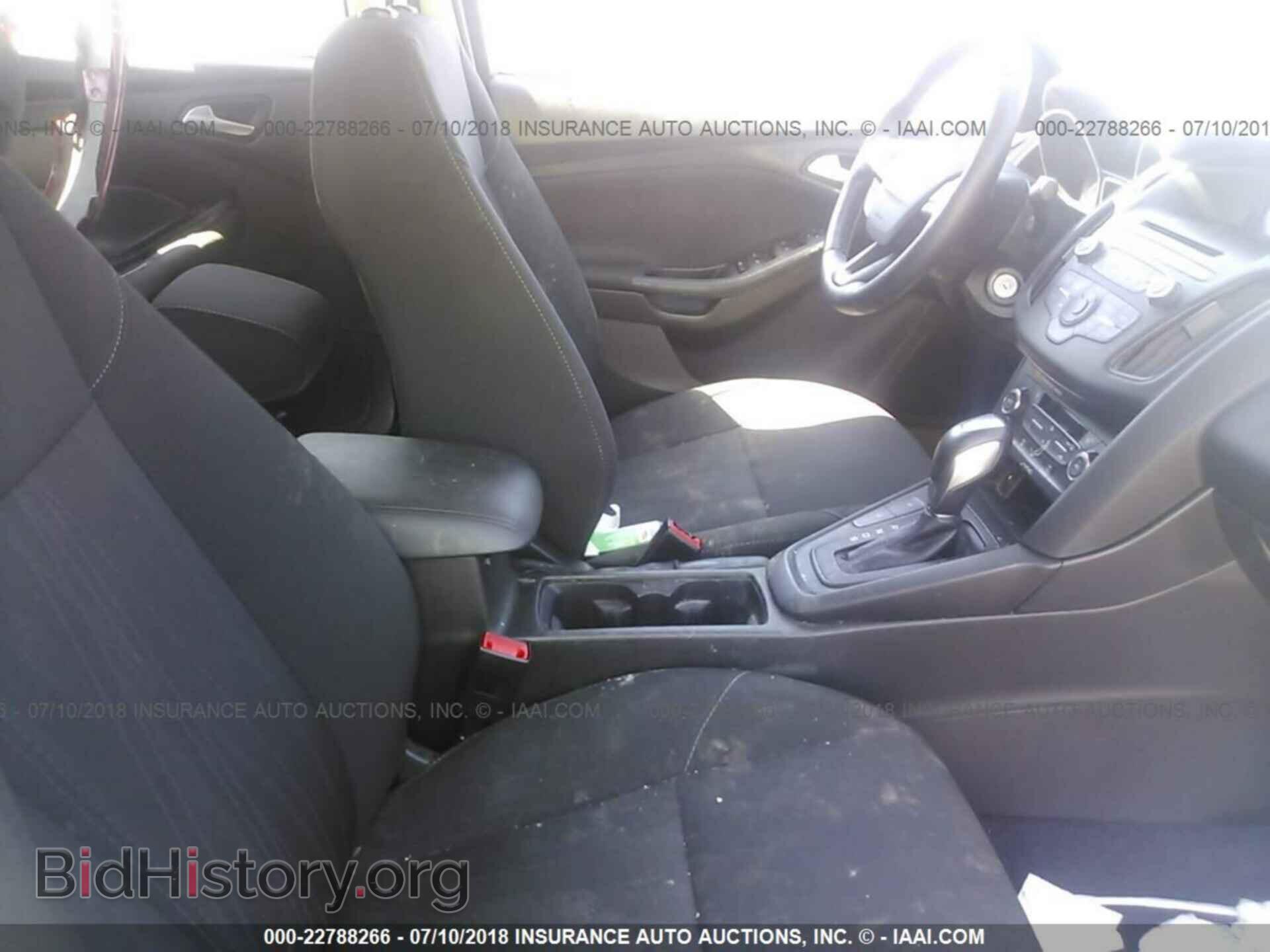 2016 Ford Focus - VIN: 1FADP3FE9GL292361 - Photo 5