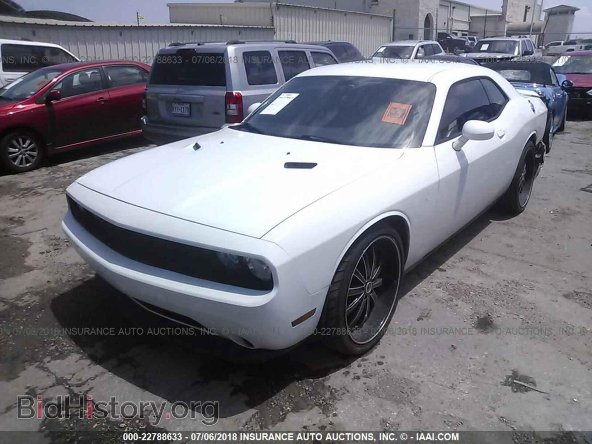 2012 Dodge Challenger - VIN: 2C3CDYAG4CH213906 - Photo 2