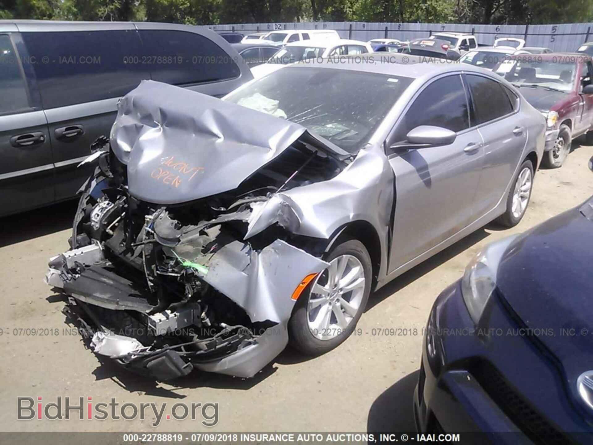 2015 Chrysler 200 - VIN: 1C3CCCAB2FN620886 - Photo 2