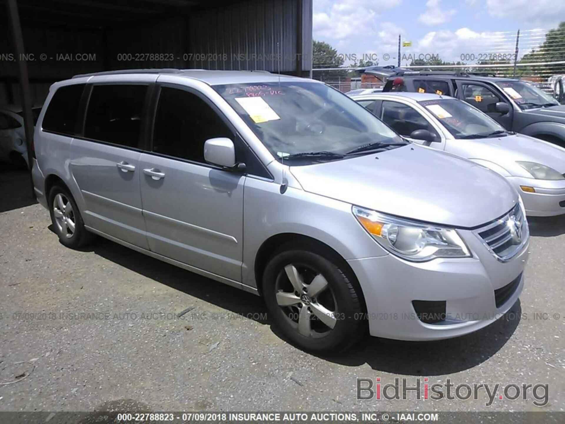 Фотография 2V4RW3DG0BR804795 - Volkswagen Routan 2011