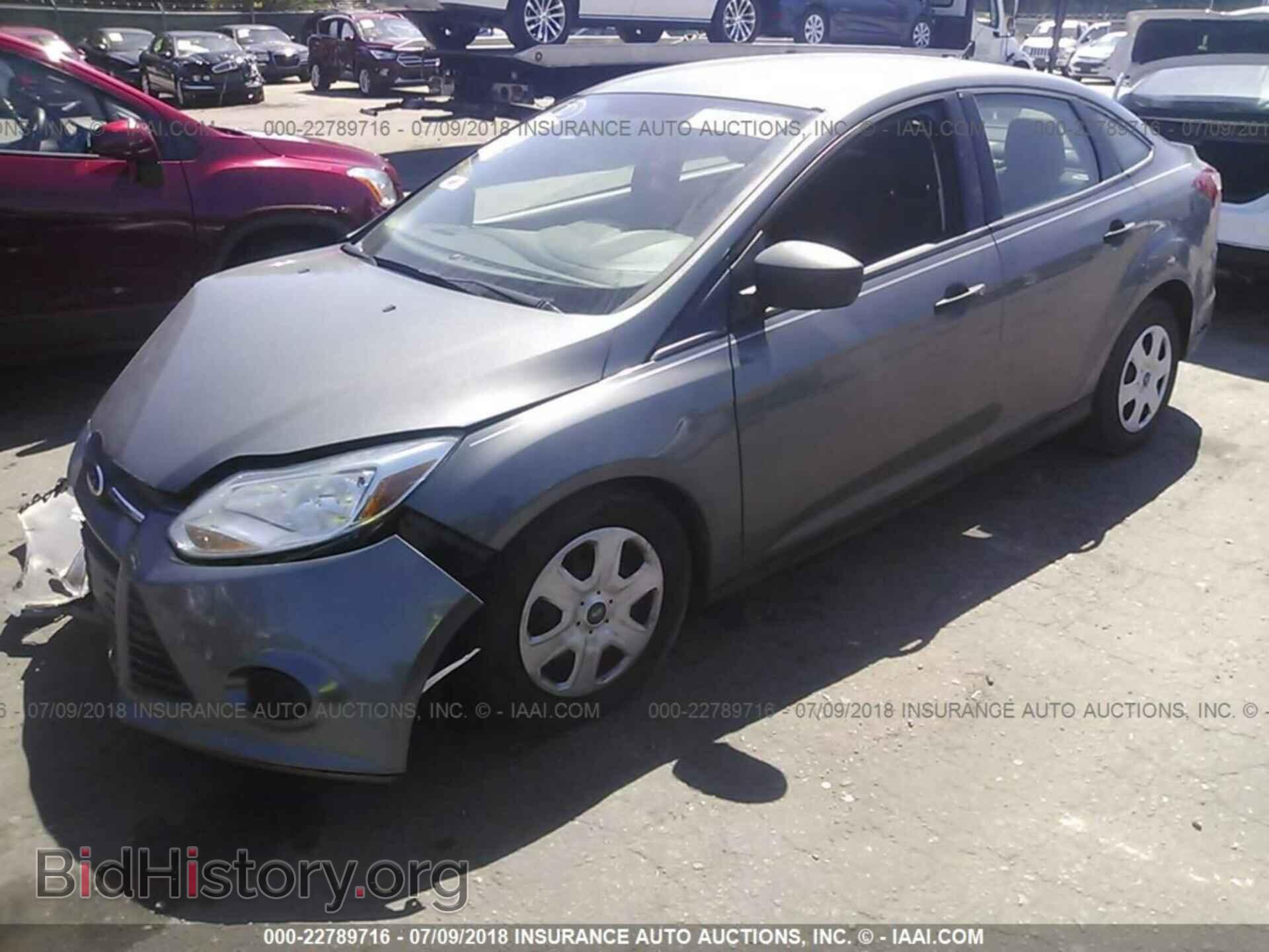 2012 Ford Focus - VIN: 1FAHP3E21CL323301 - Photo 2