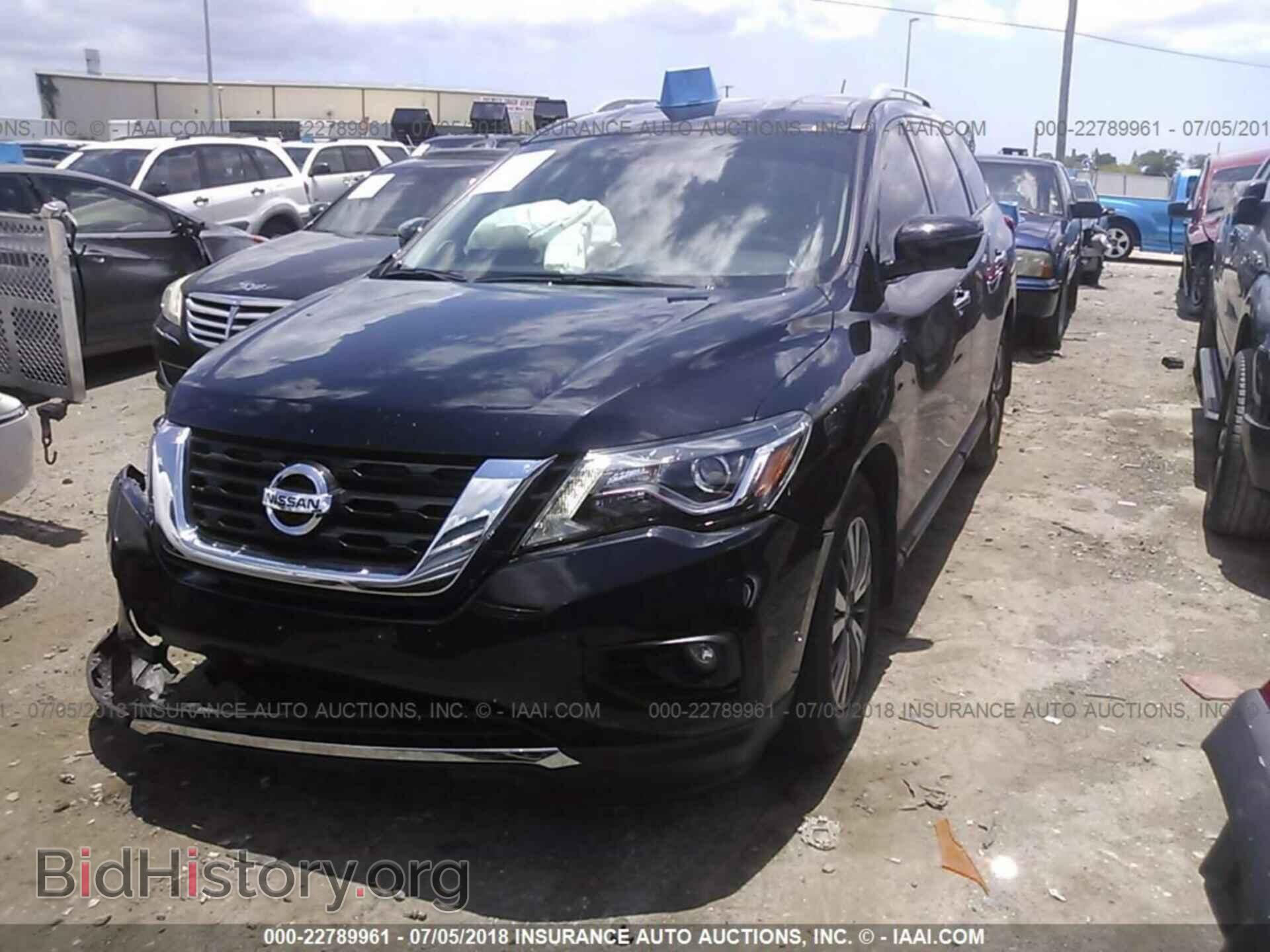 2017 Nissan Pathfinder - VIN: 5N1DR2MN2HC650995 - Фото 2