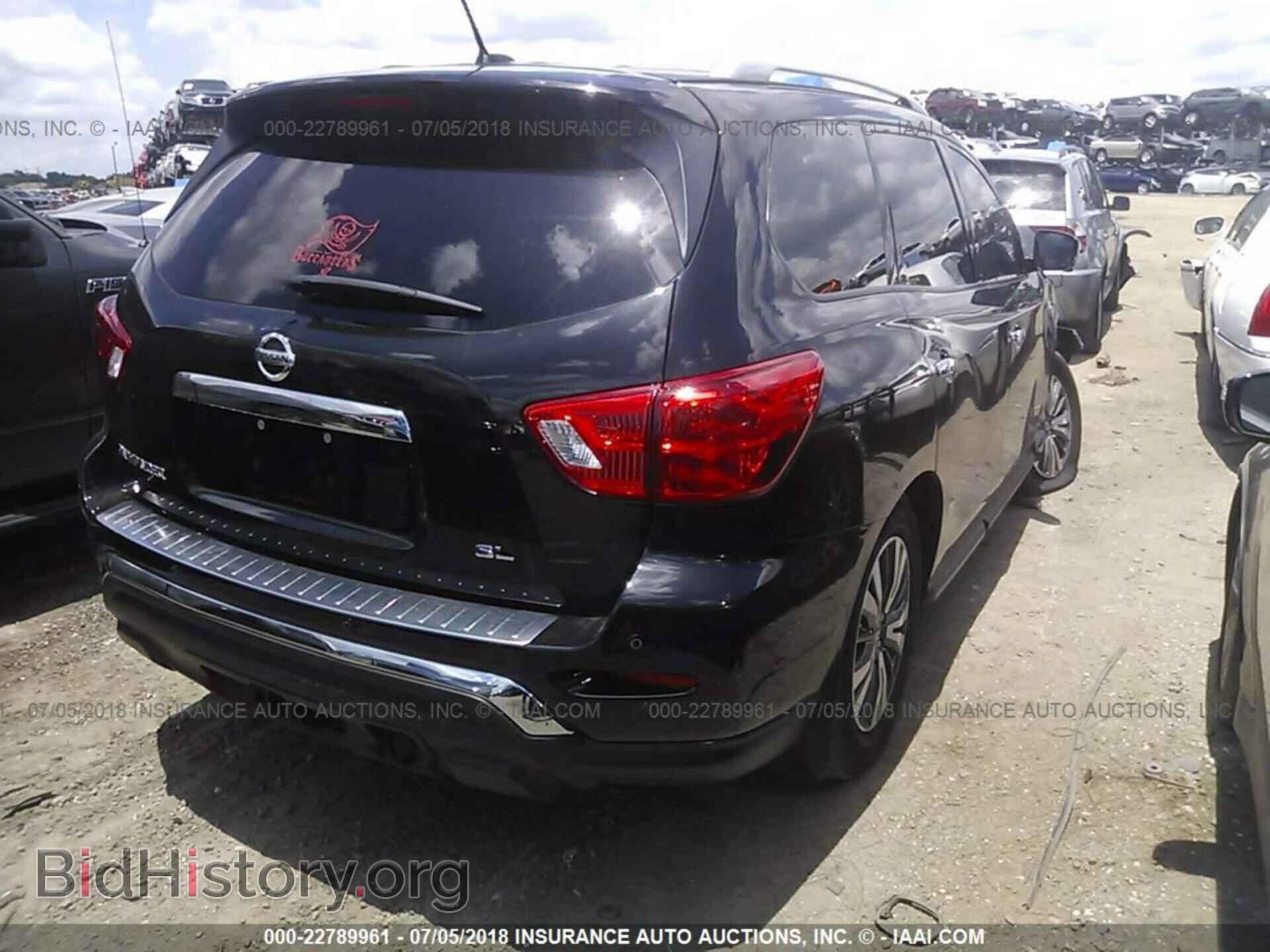 2017 Nissan Pathfinder - VIN: 5N1DR2MN2HC650995 - Фото 4