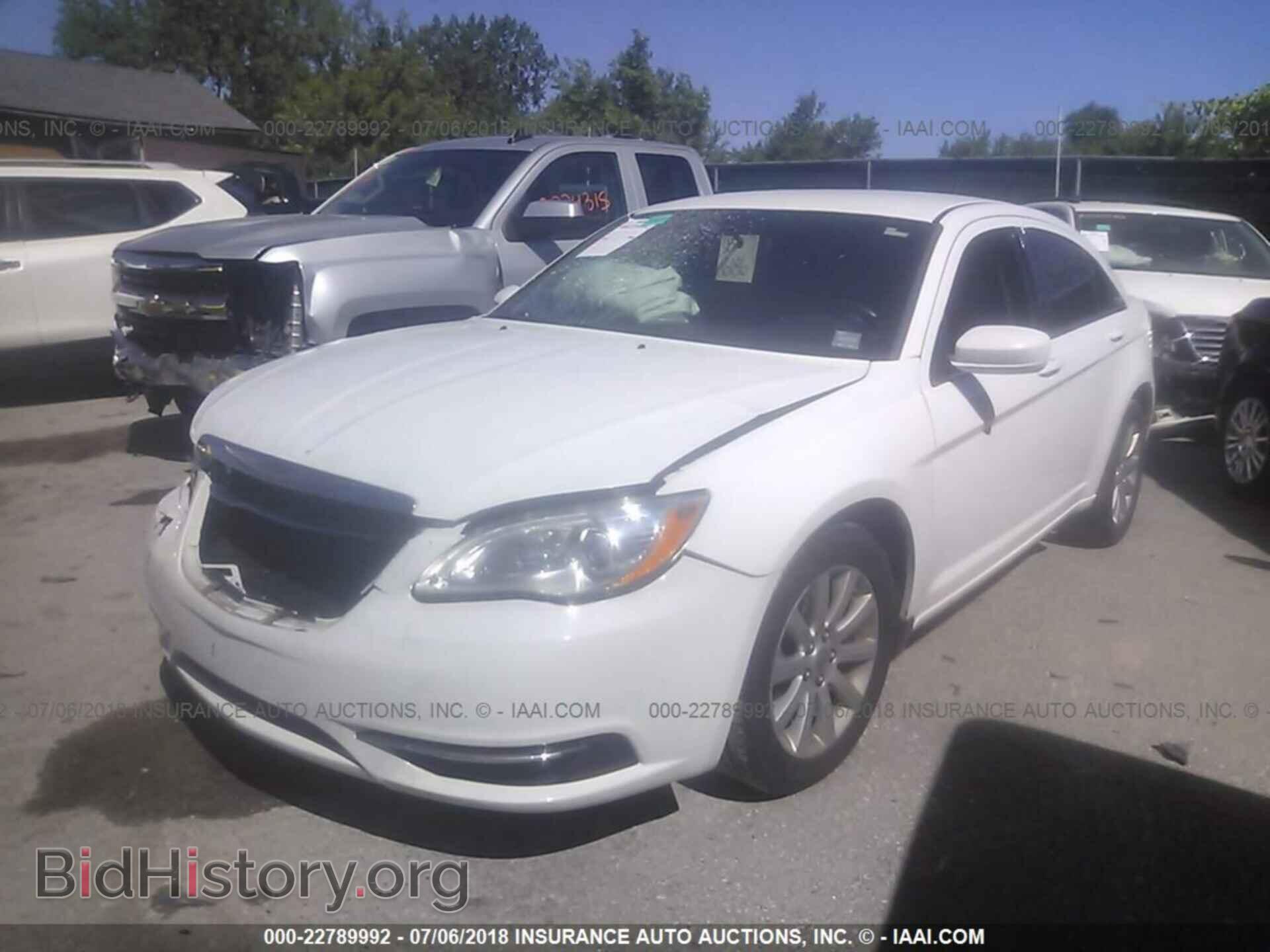 2012 Chrysler 200 - VIN: 1C3CCBBBXCN181389 - Фото 2