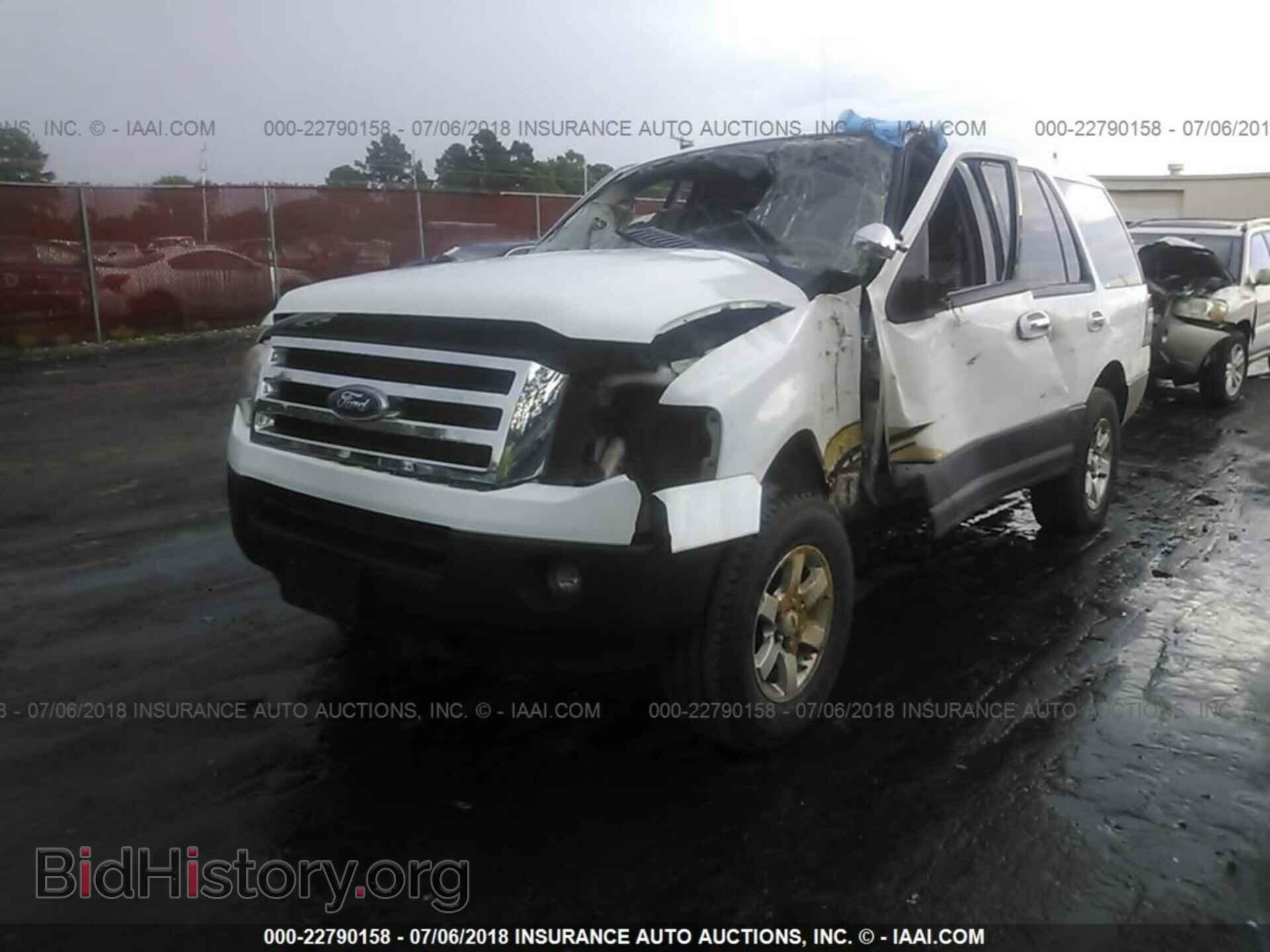 2011 Ford Expedition - VIN: 1FMJU1F57BEF31327 - Фото 2