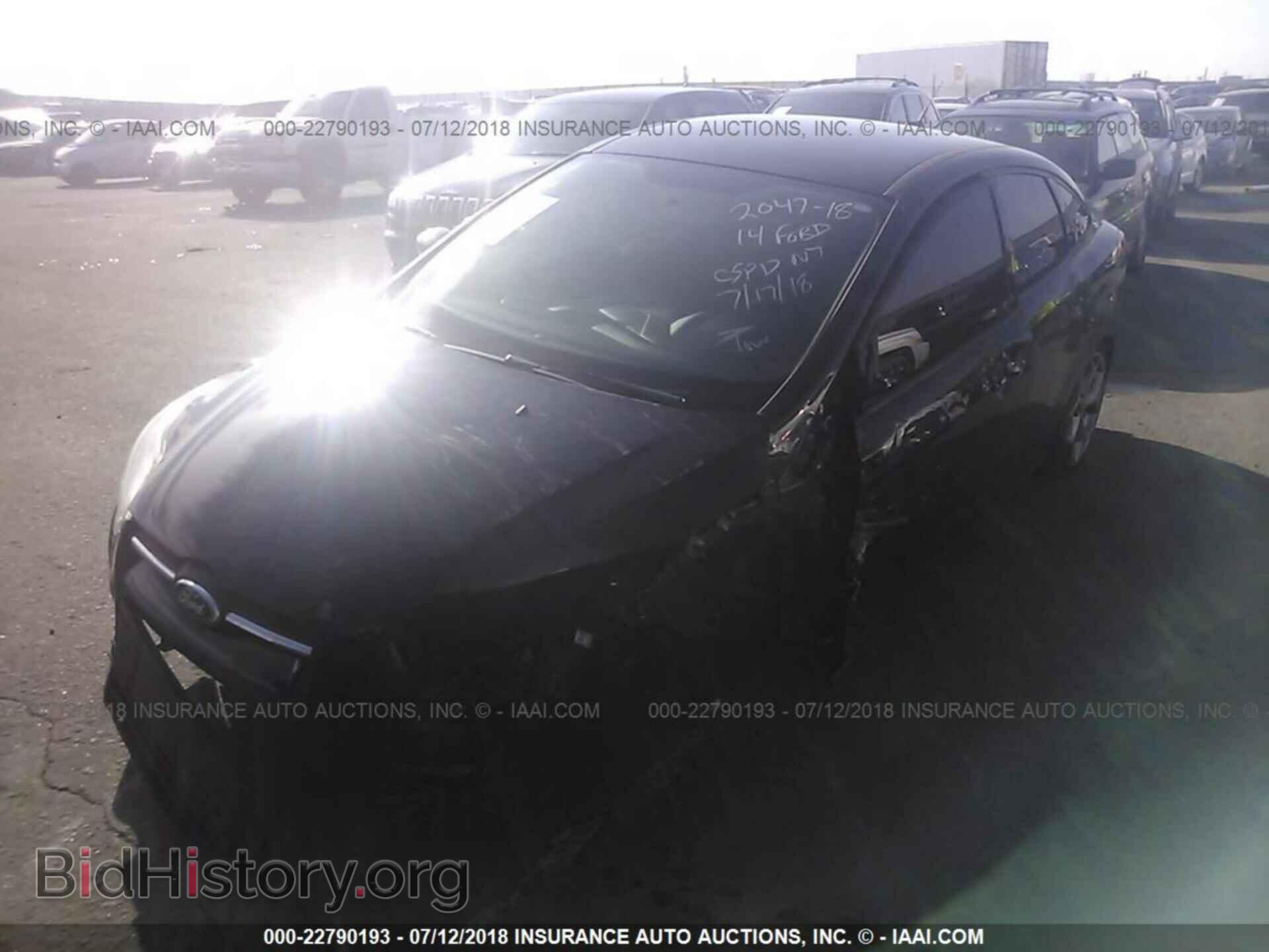 2014 Ford Focus - VIN: 1FADP3F26EL155624 - Фото 2