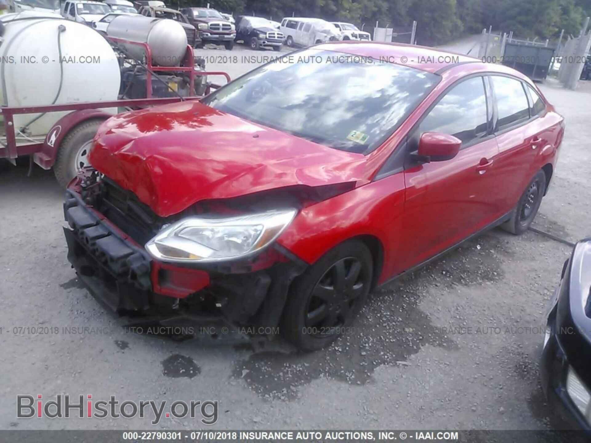 2012 Ford Focus - VIN: 1FAHP3F28CL162458 - Photo 2