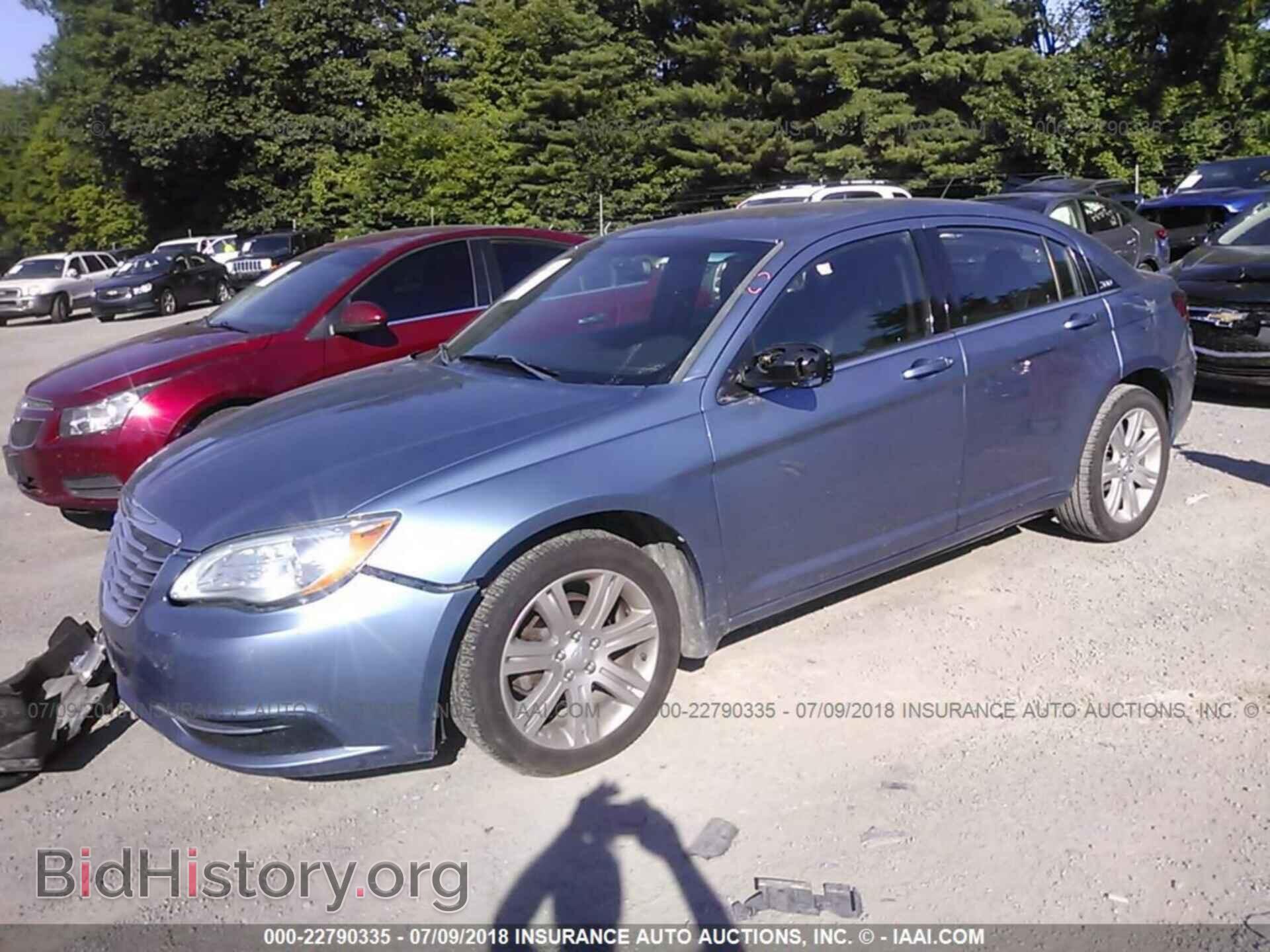 2011 Chrysler 200 - VIN: 1C3BC1FB7BN602841 - Фото 2