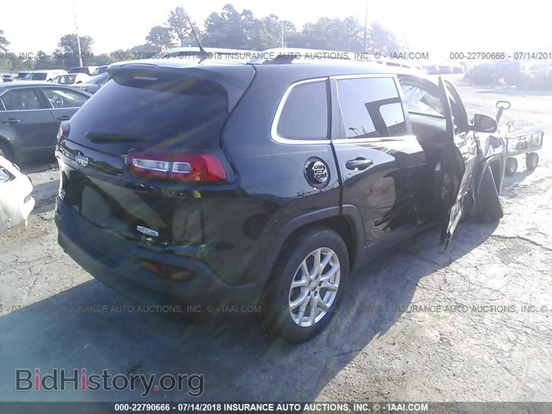 2014 Jeep Cherokee - VIN: 1C4PJLCS7EW299730 - Photo 4