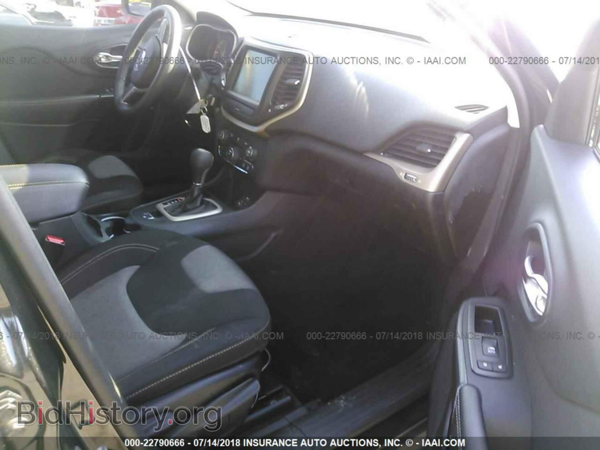 2014 Jeep Cherokee - VIN: 1C4PJLCS7EW299730 - Photo 5