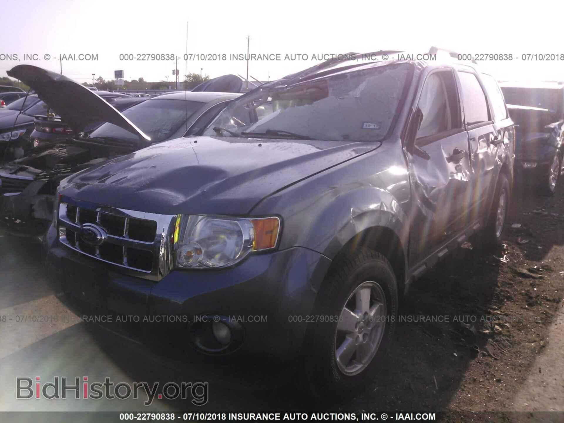 2012 Ford Escape - VIN: 1FMCU0D75CKB53437 - Photo 2