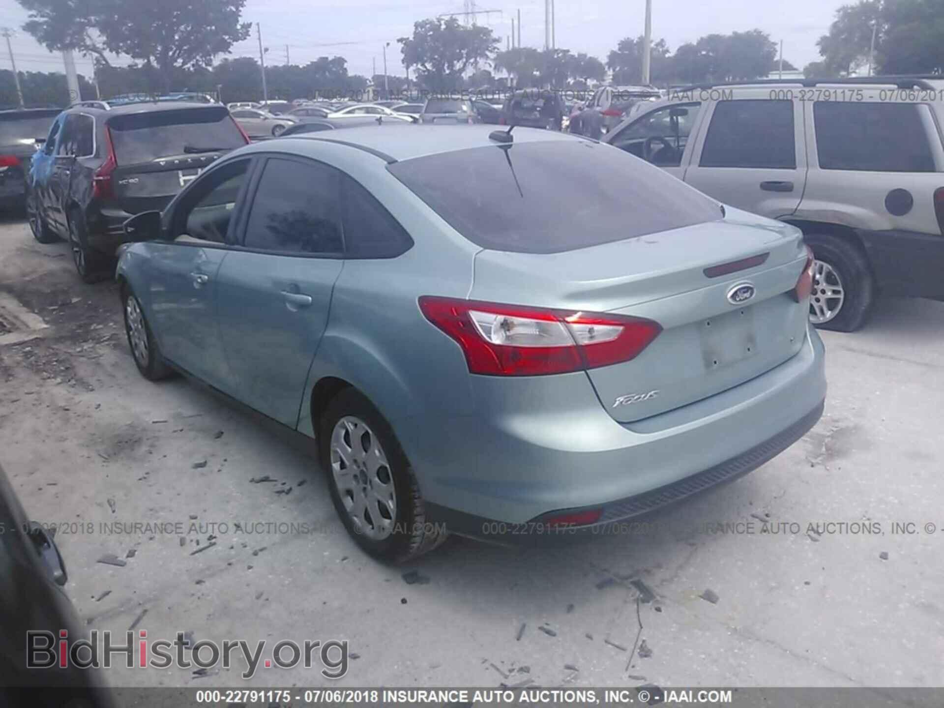 2012 Ford Focus - VIN: 1FAHP3F24CL182562 - Photo 3