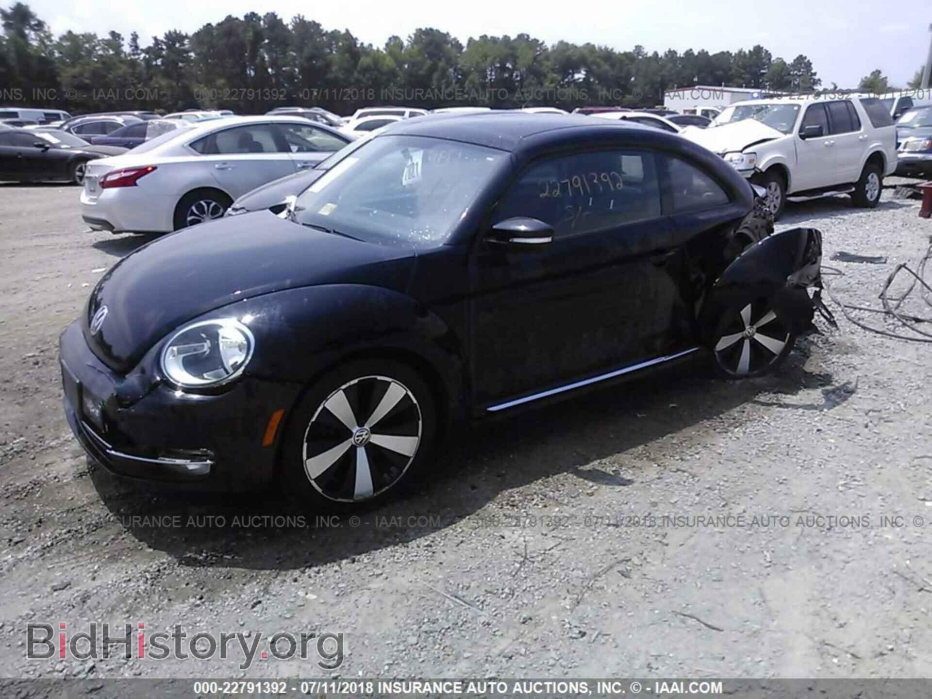 2012 Volkswagen Beetle - VIN: 3VWVA7ATXCM616677 - Фото 2