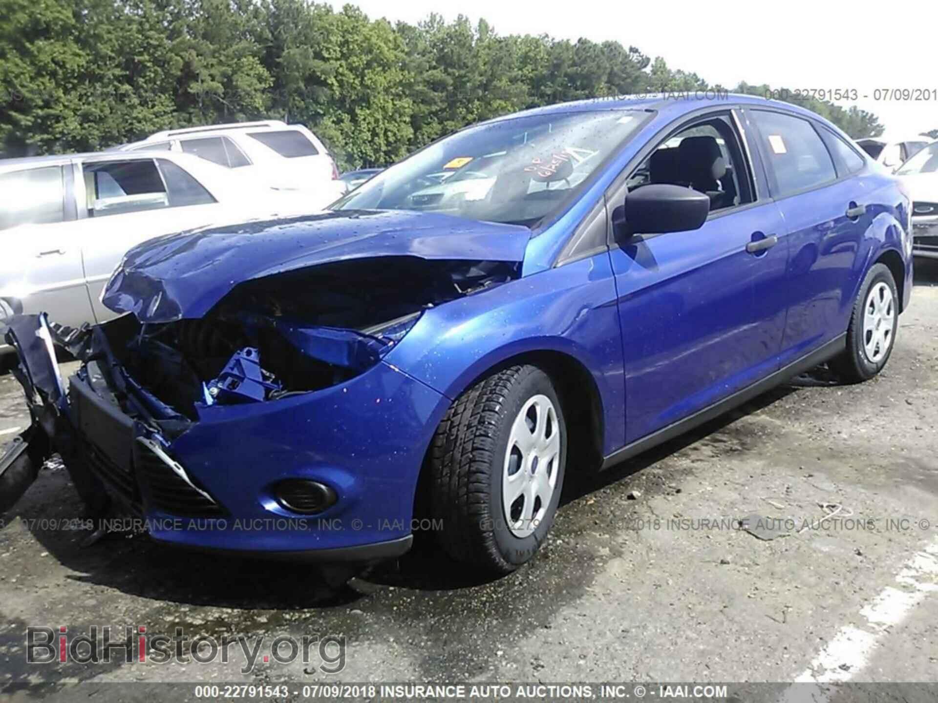 2012 Ford Focus - VIN: 1FAHP3E29CL308030 - Фото 2