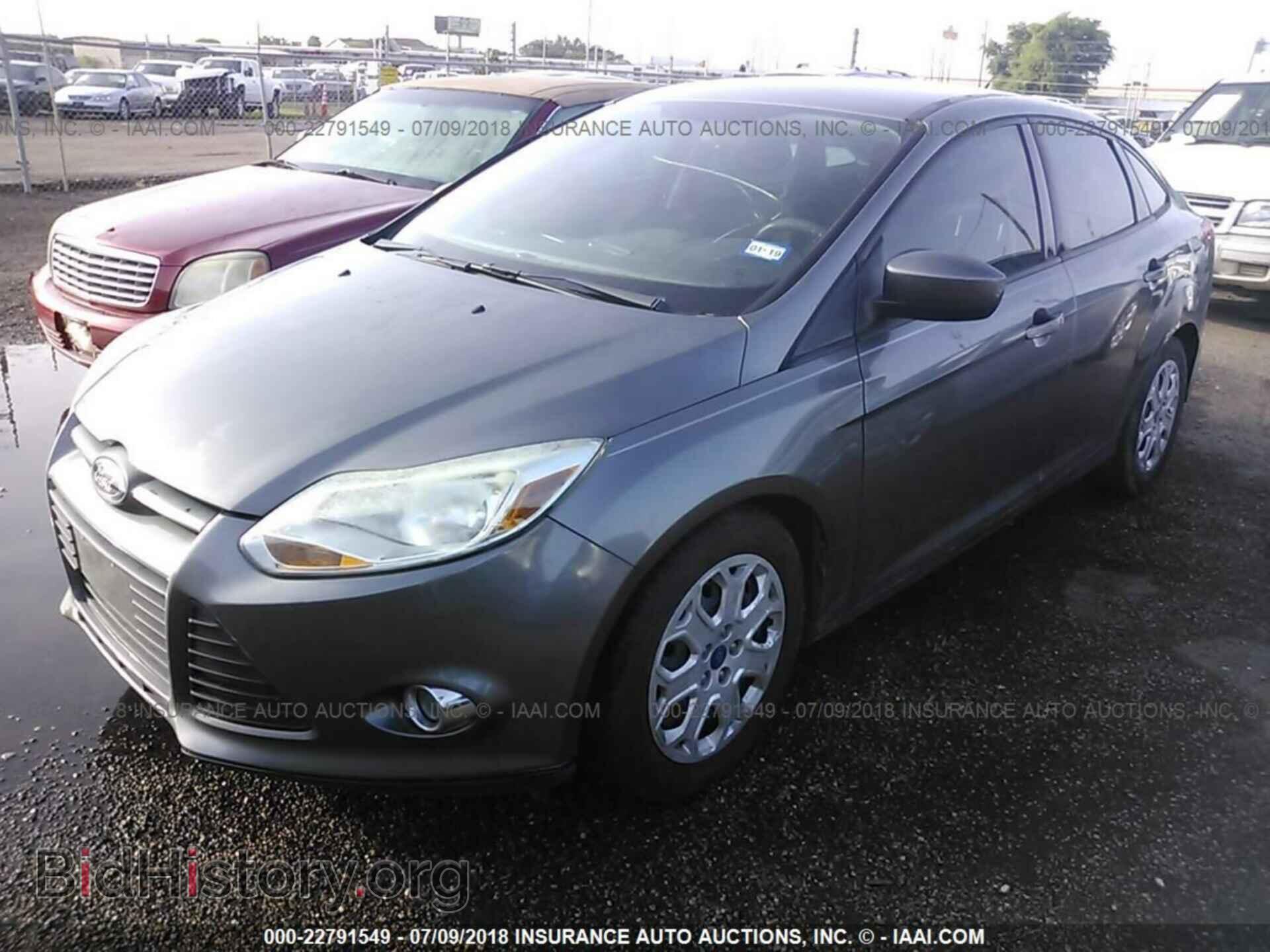 2012 Ford Focus - VIN: 1FAHP3F28CL186405 - Photo 2