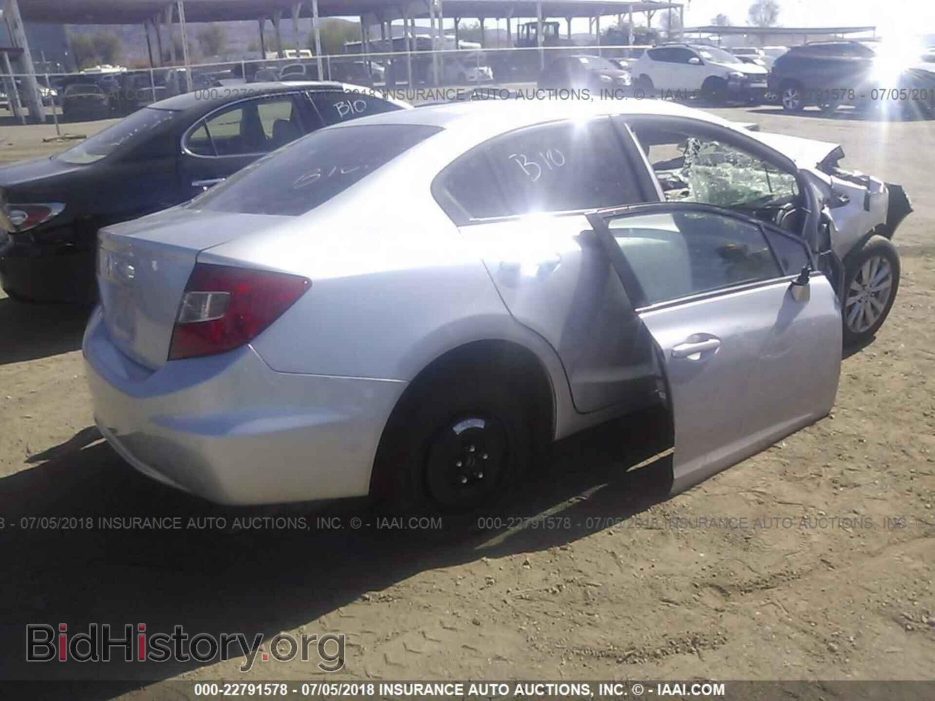2012 Honda Civic - VIN: 2HGFB2F84CH541518 - Photo 4
