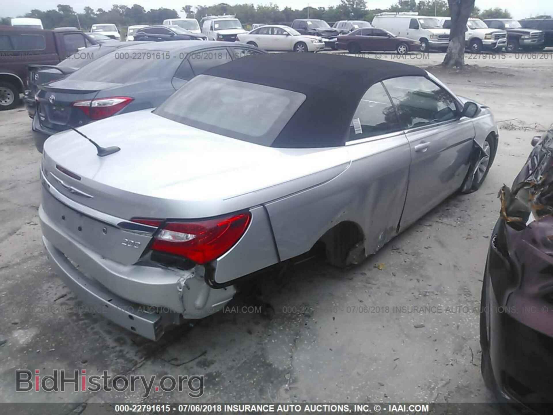 2012 Chrysler 200 - VIN: 1C3BCBEB2CN115815 - Photo 4