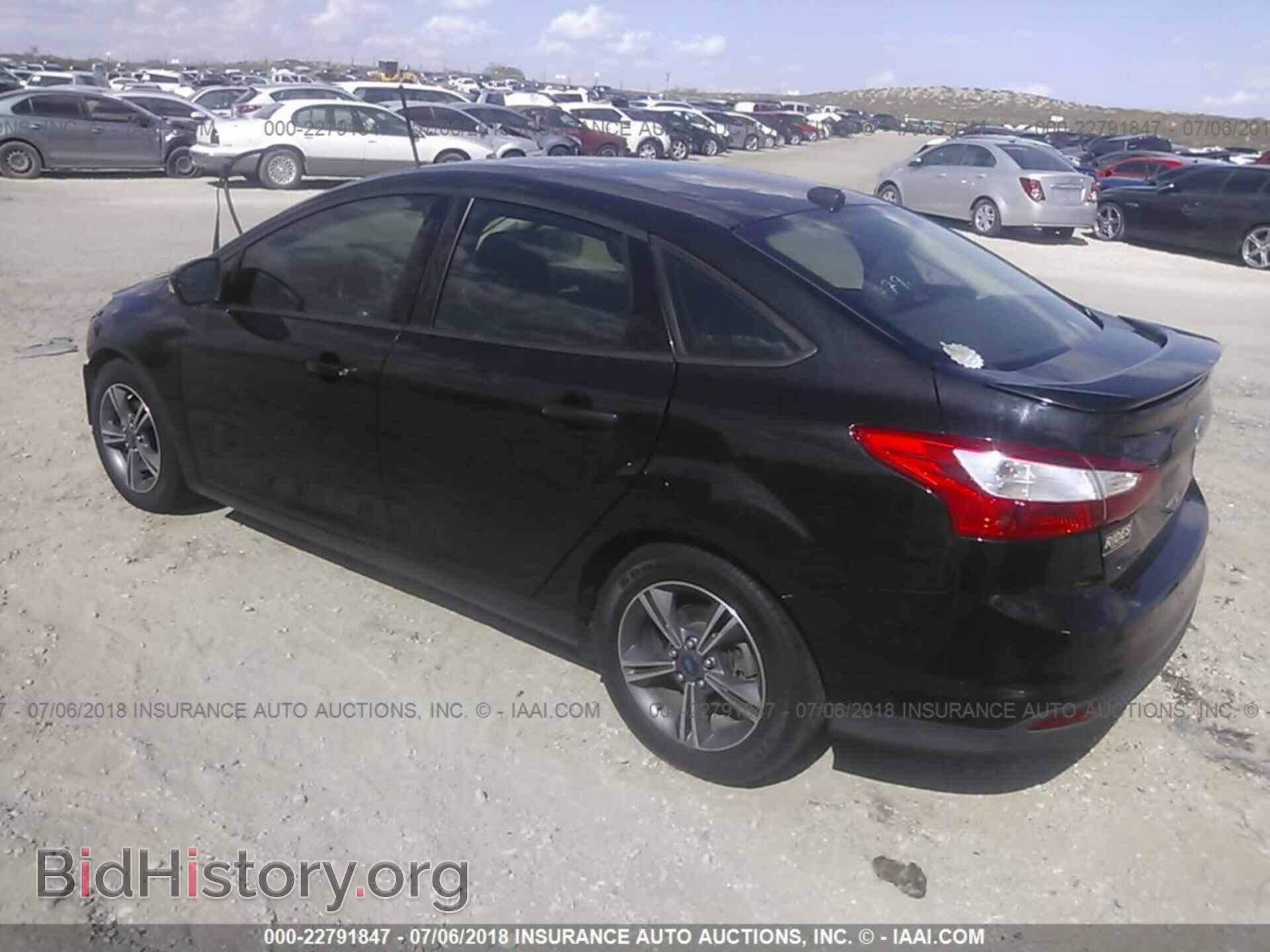 2014 Ford Focus - VIN: 1FADP3F2XEL419816 - Photo 3