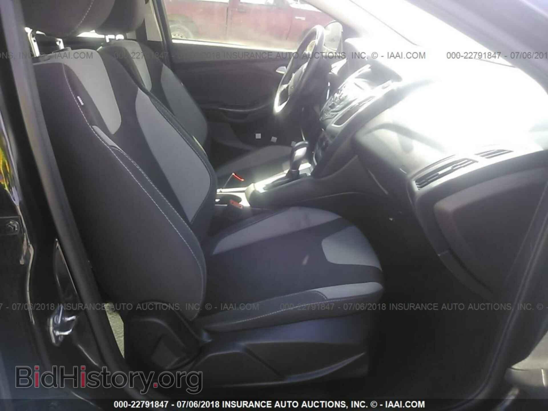 2014 Ford Focus - VIN: 1FADP3F2XEL419816 - Photo 5