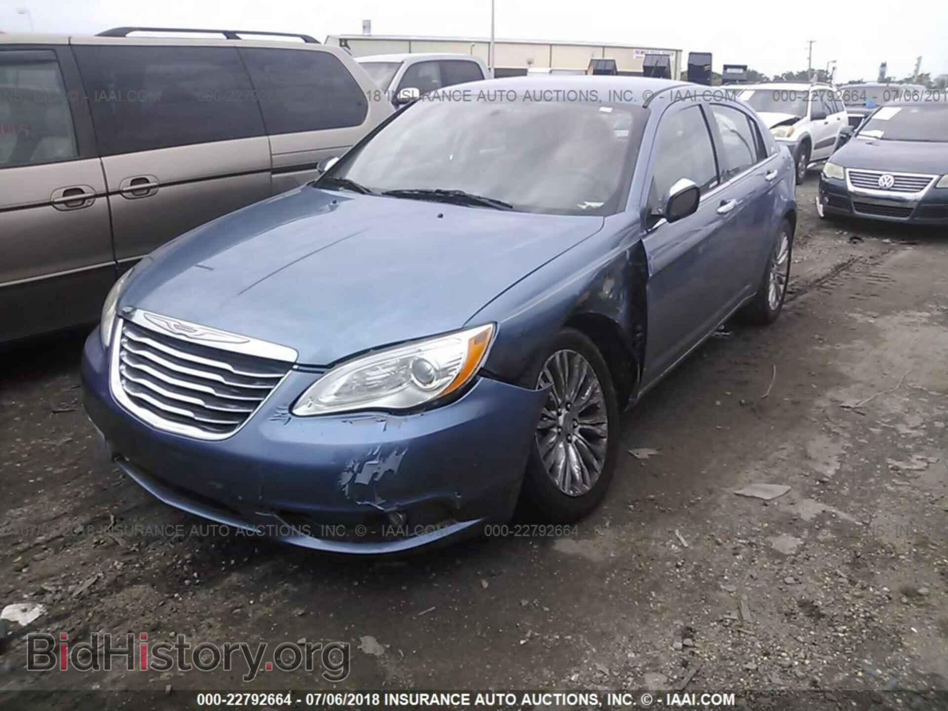 2011 Chrysler 200 - VIN: 1C3BC2FB7BN605034 - Photo 2