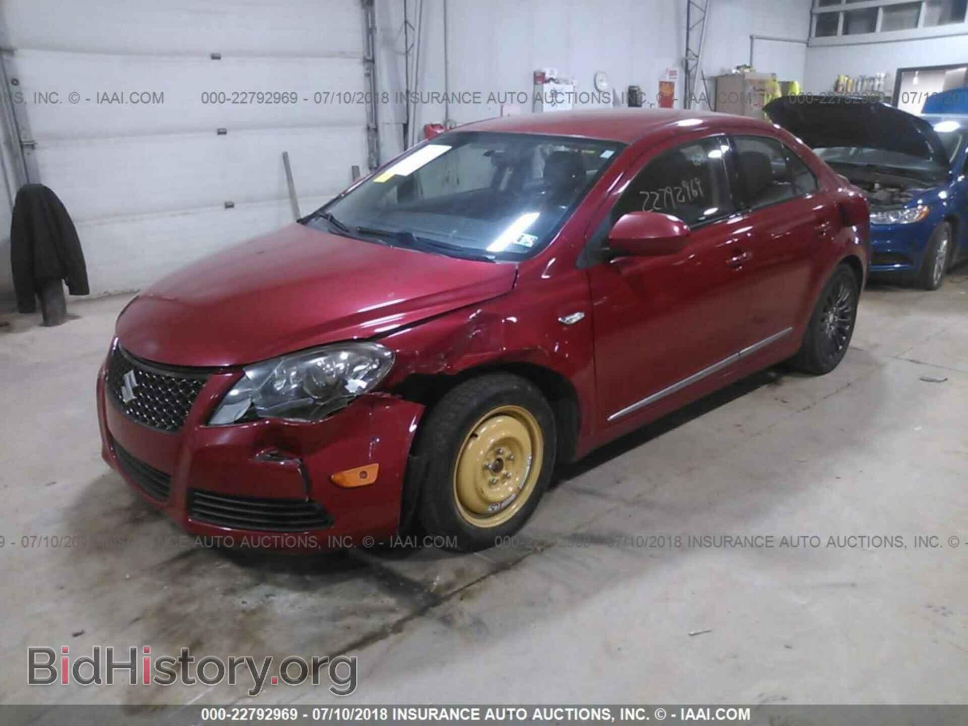 2012 Suzuki Kizashi - VIN: JS2RF9A38C6100437 - Photo 2