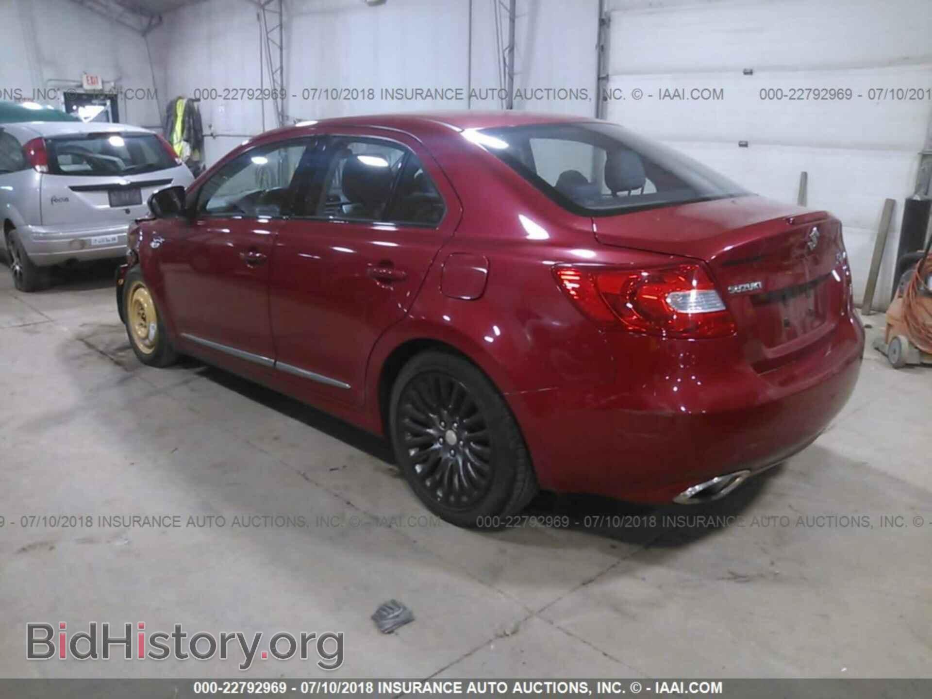 2012 Suzuki Kizashi - VIN: JS2RF9A38C6100437 - Photo 3