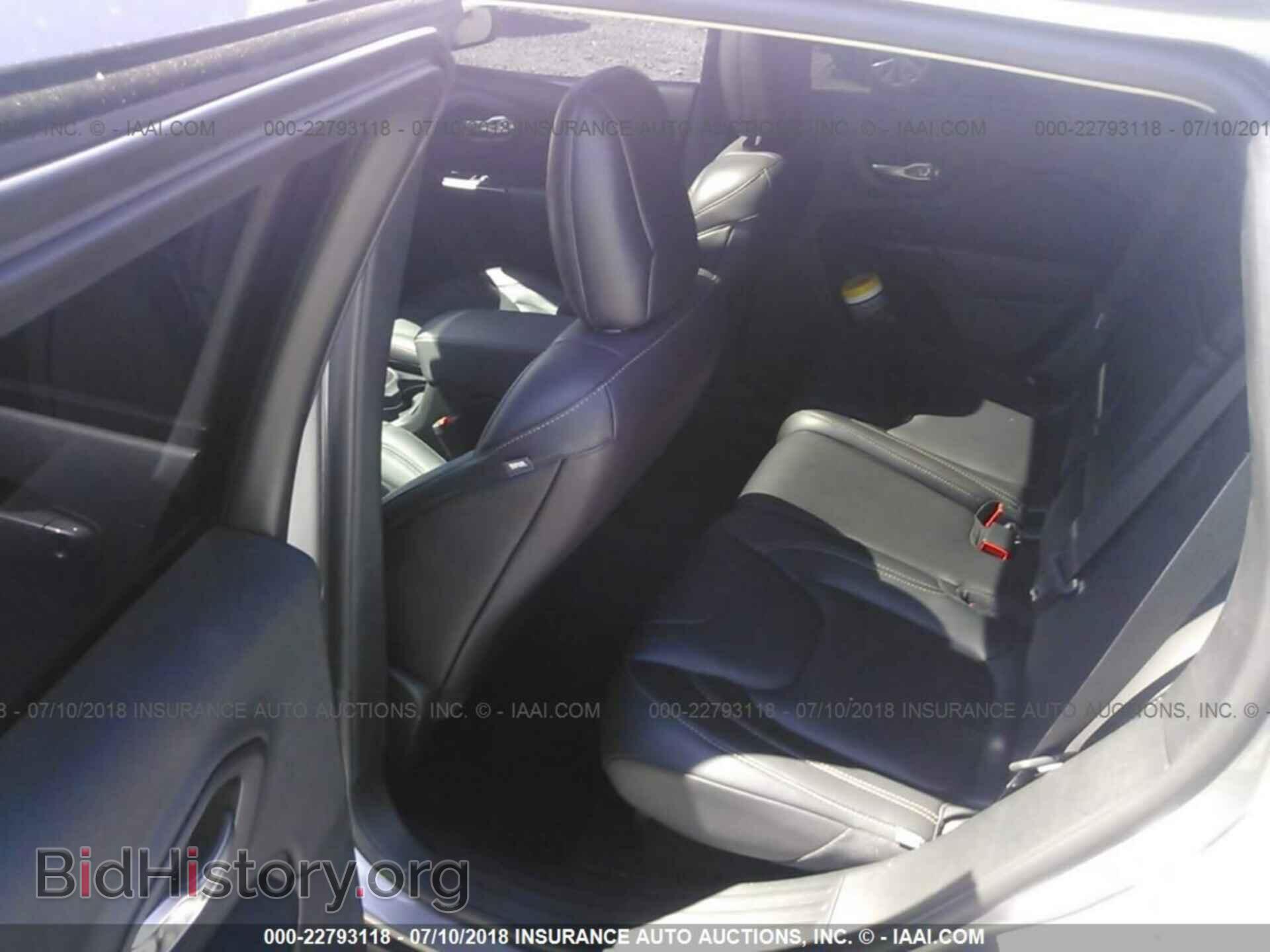 2017 Jeep Cherokee - VIN: 1C4PJMDB7HW524883 - Photo 8
