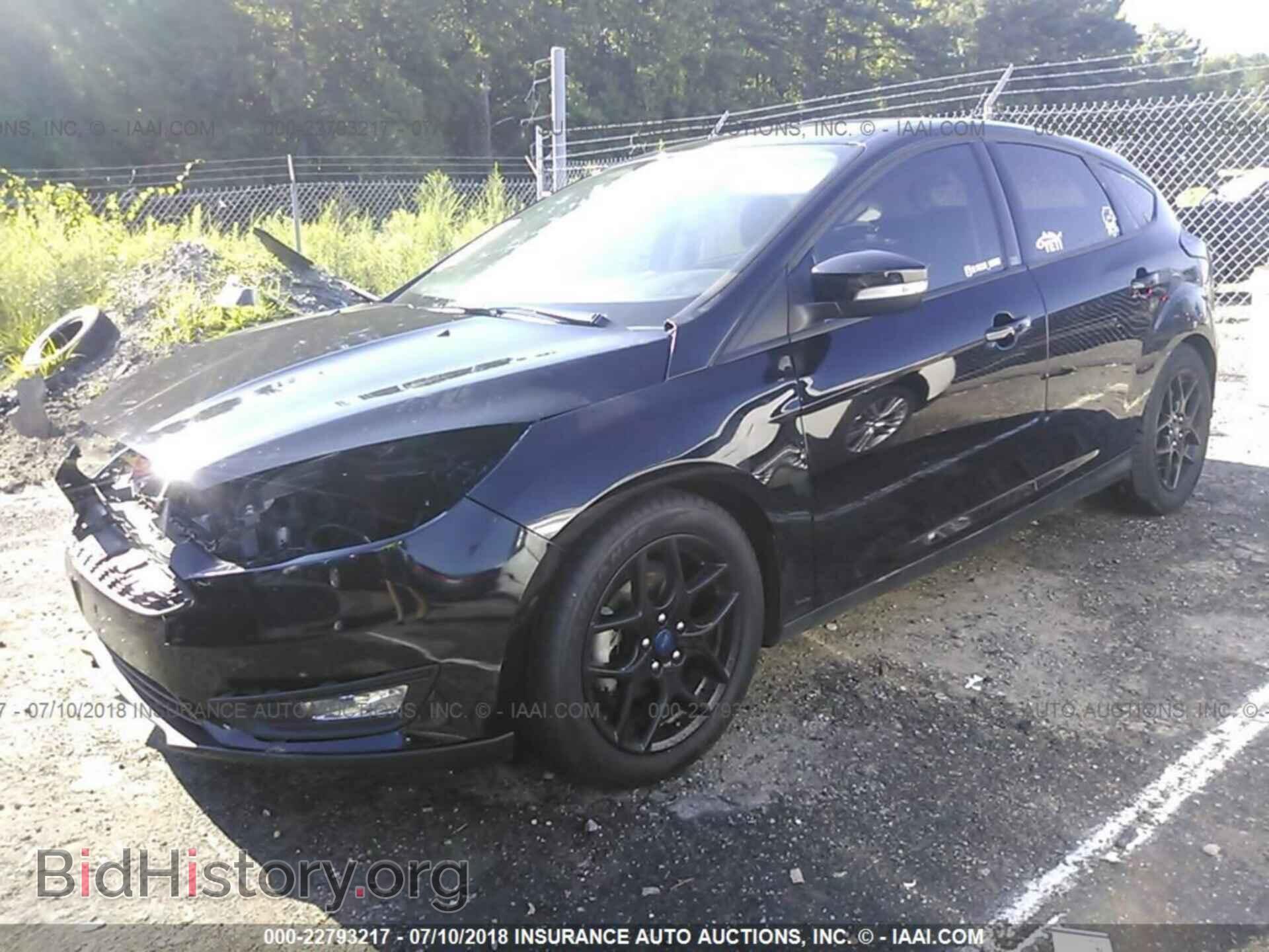 2016 Ford Focus - VIN: 1FADP3K24GL401885 - Photo 2