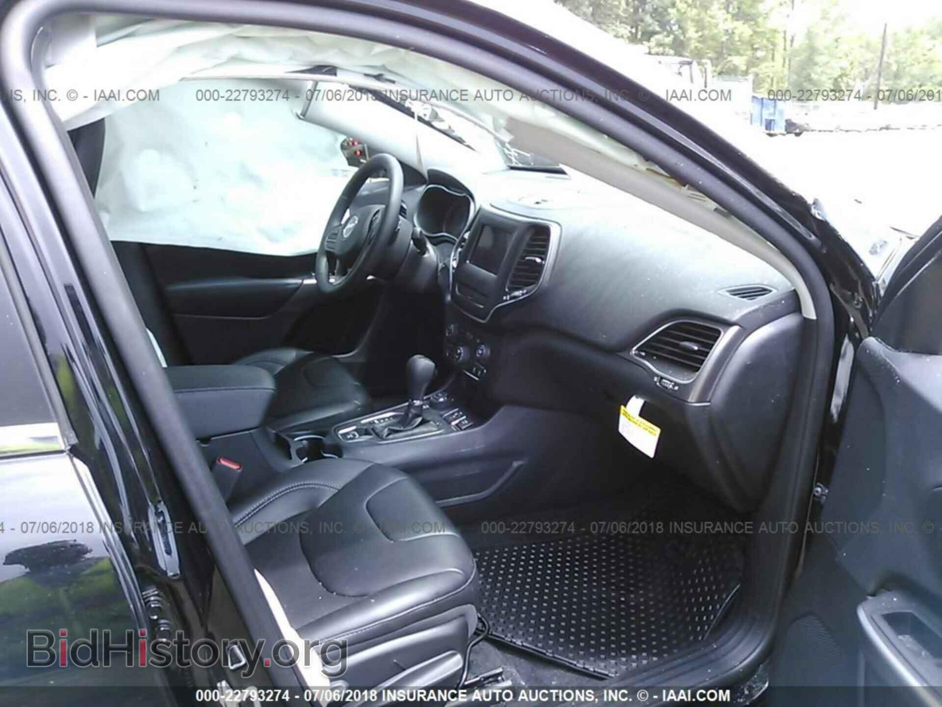 2019 Jeep Cherokee - VIN: 1C4PJMLX4KD172815 - Photo 5