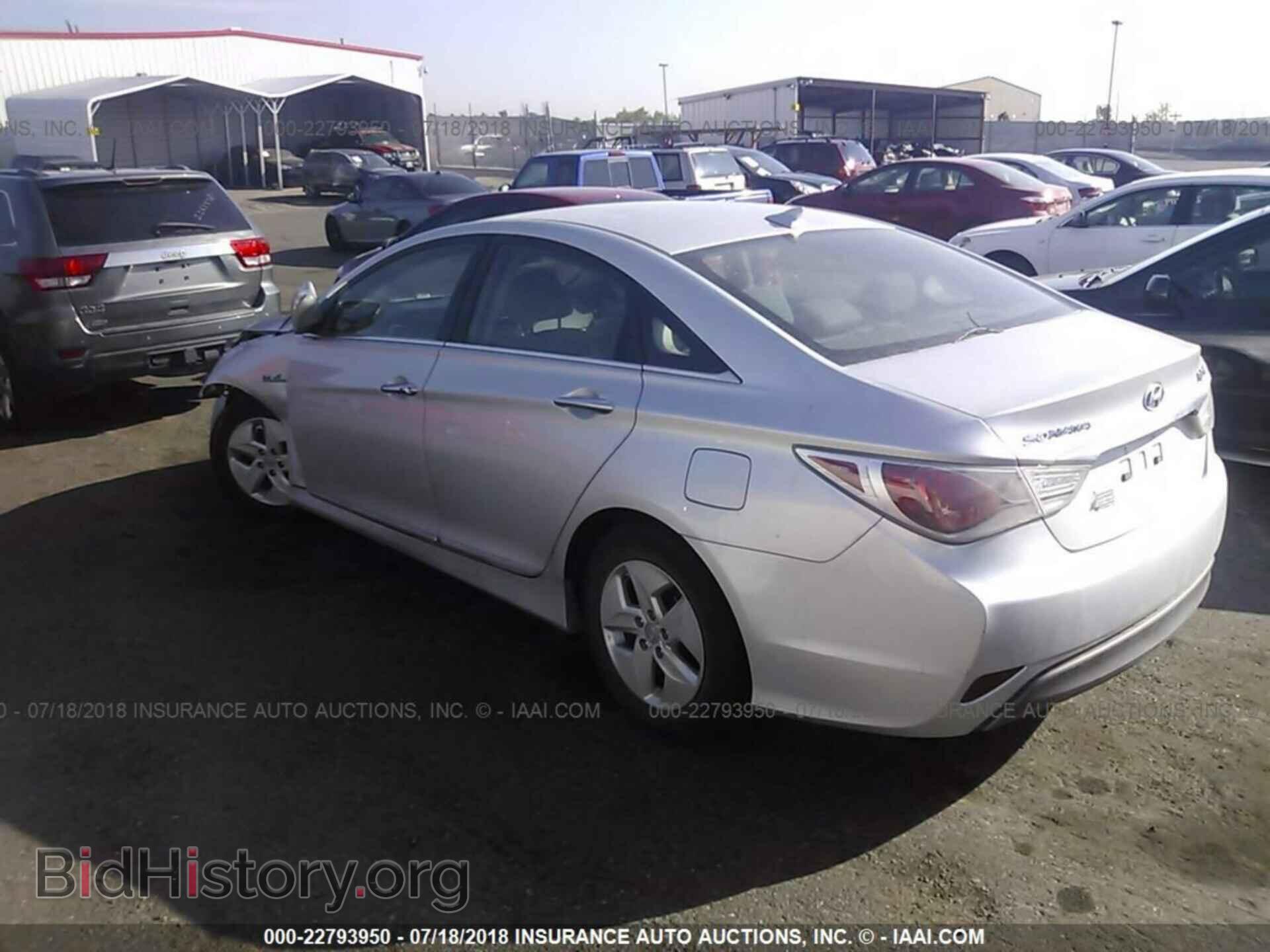 2012 Hyundai Sonata - VIN: KMHEC4A46CA031270 - Photo 3