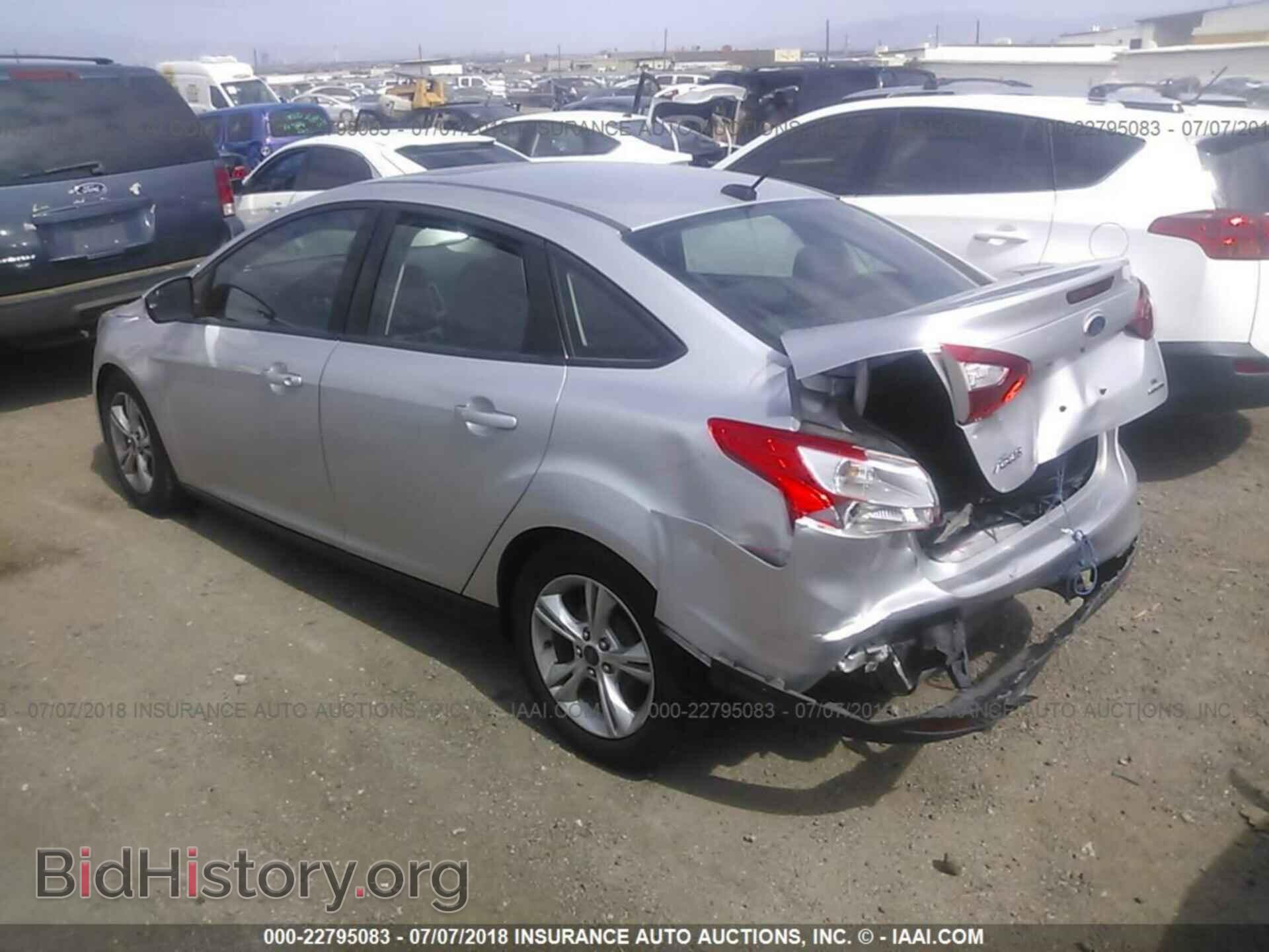 2014 Ford Focus - VIN: 1FADP3F23EL200308 - Photo 3