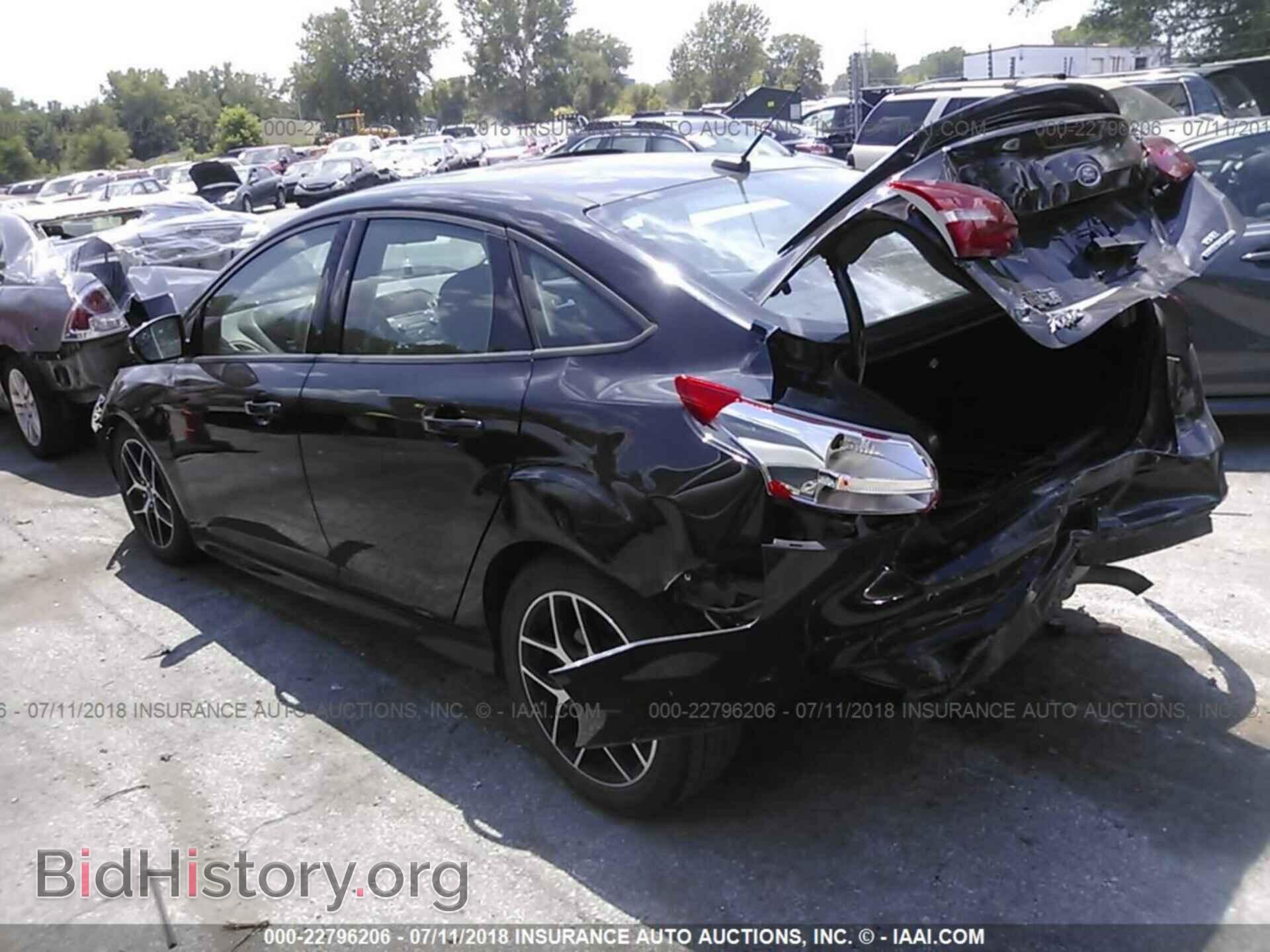 2015 Ford Focus - VIN: 1FADP3F21FL323901 - Photo 3