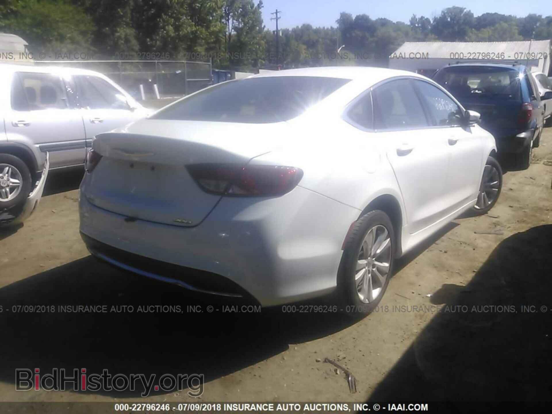 2015 Chrysler 200 - VIN: 1C3CCCAB2FN572077 - Photo 4