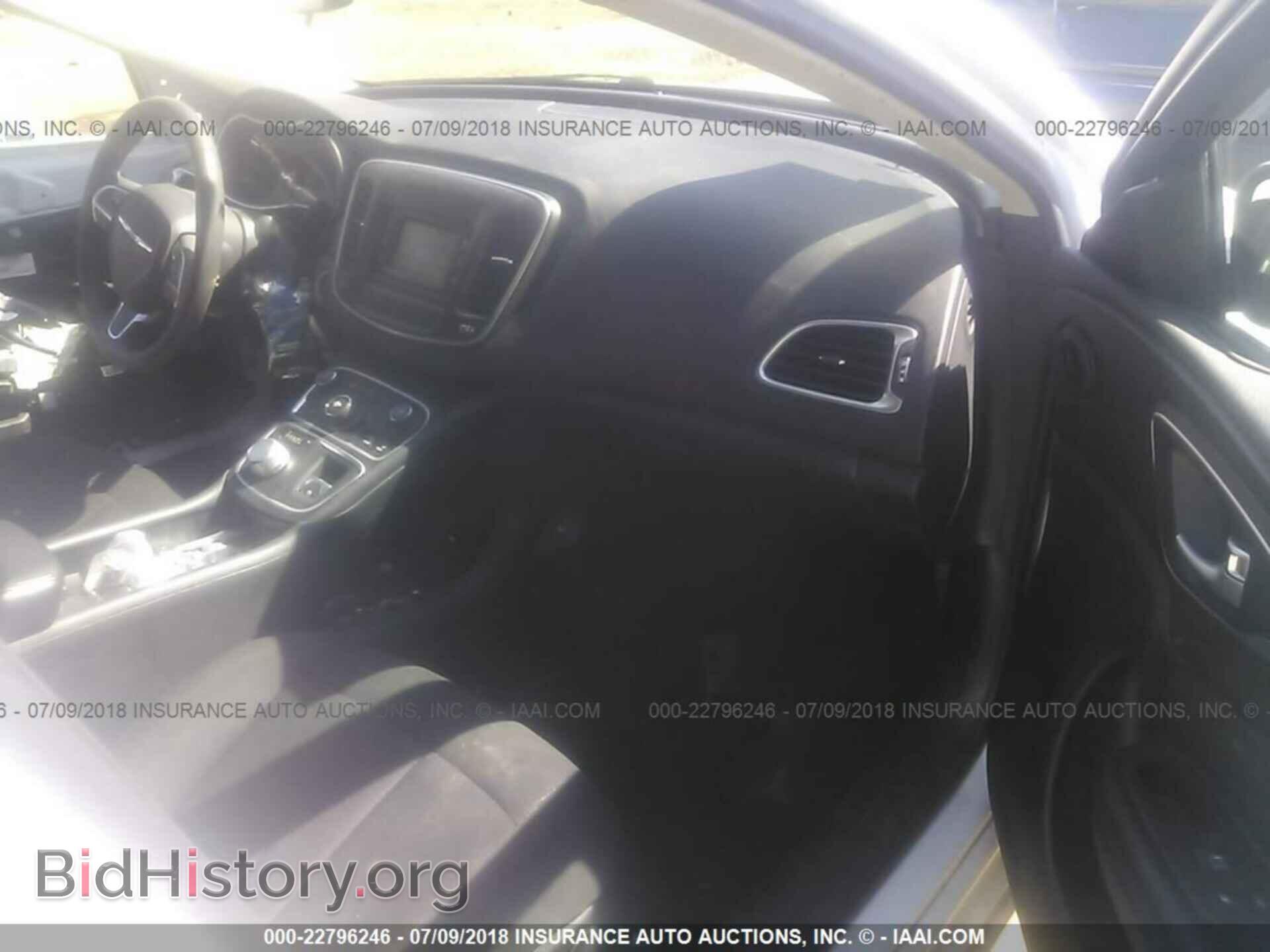 2015 Chrysler 200 - VIN: 1C3CCCAB2FN572077 - Photo 5