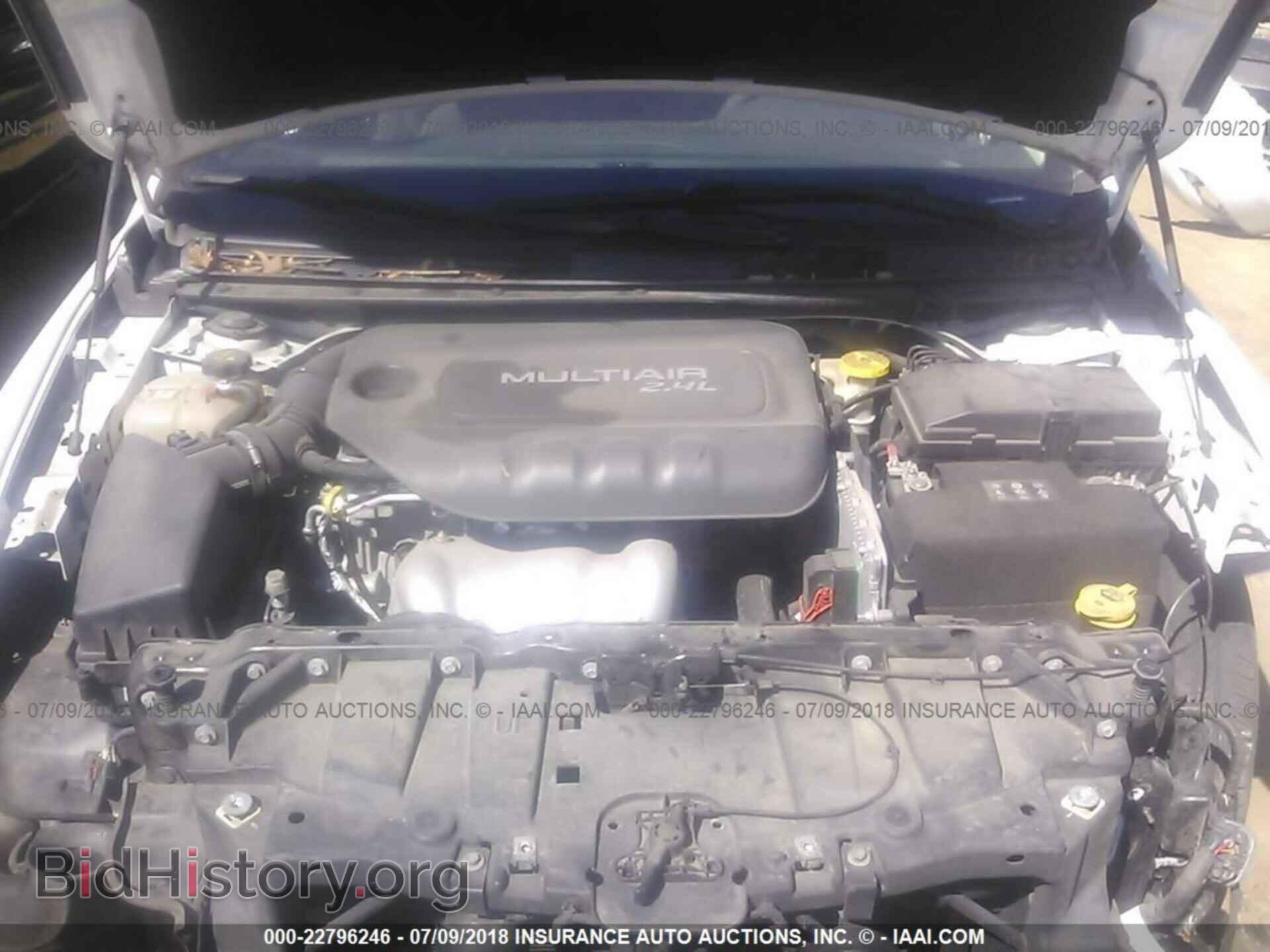 2015 Chrysler 200 - VIN: 1C3CCCAB2FN572077 - Photo 10