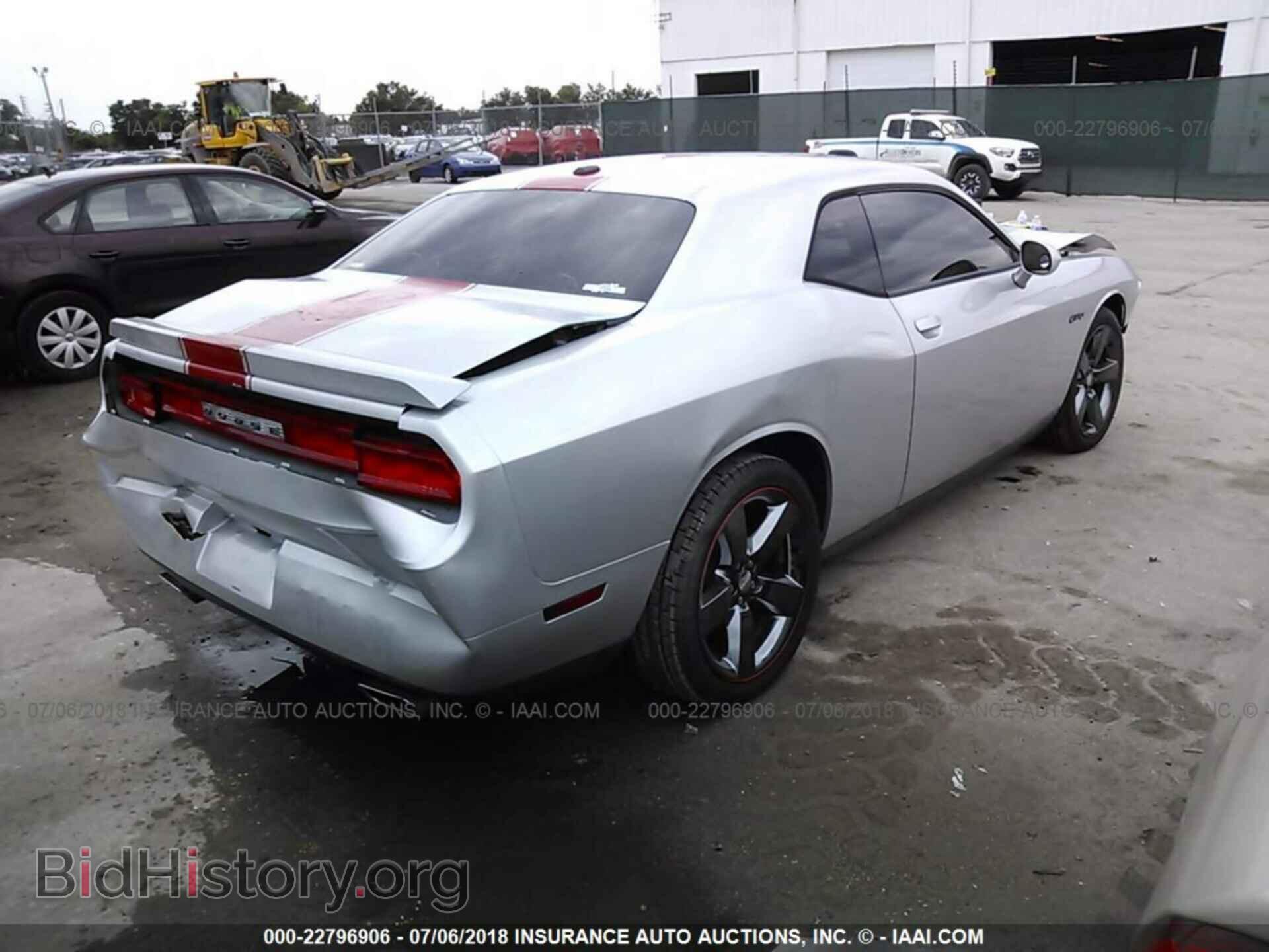 2012 Dodge Challenger - VIN: 2C3CDYAG7CH293959 - Photo 4