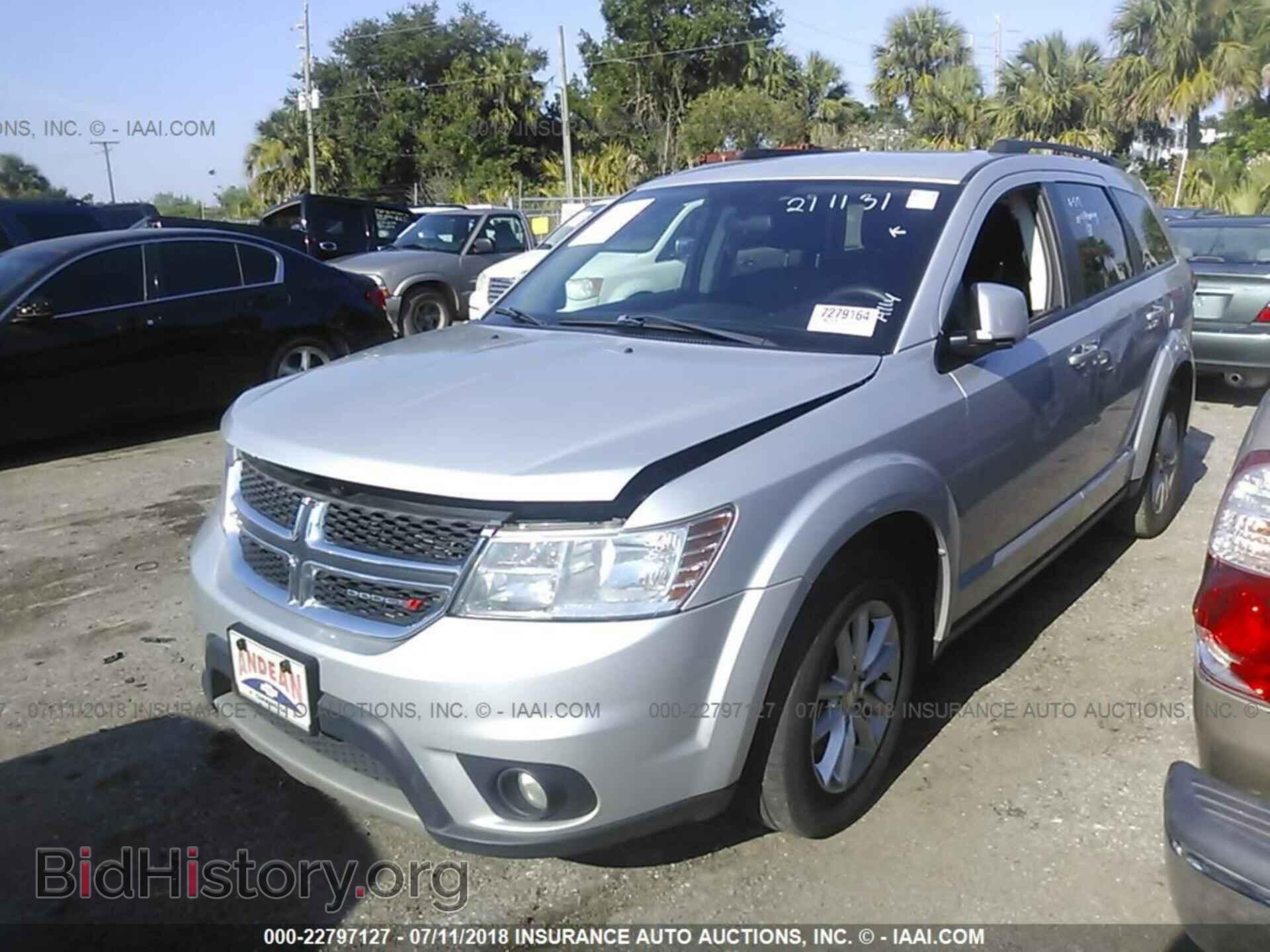 2014 Dodge Journey - VIN: 3C4PDCBG4ET211131 - Фото 2