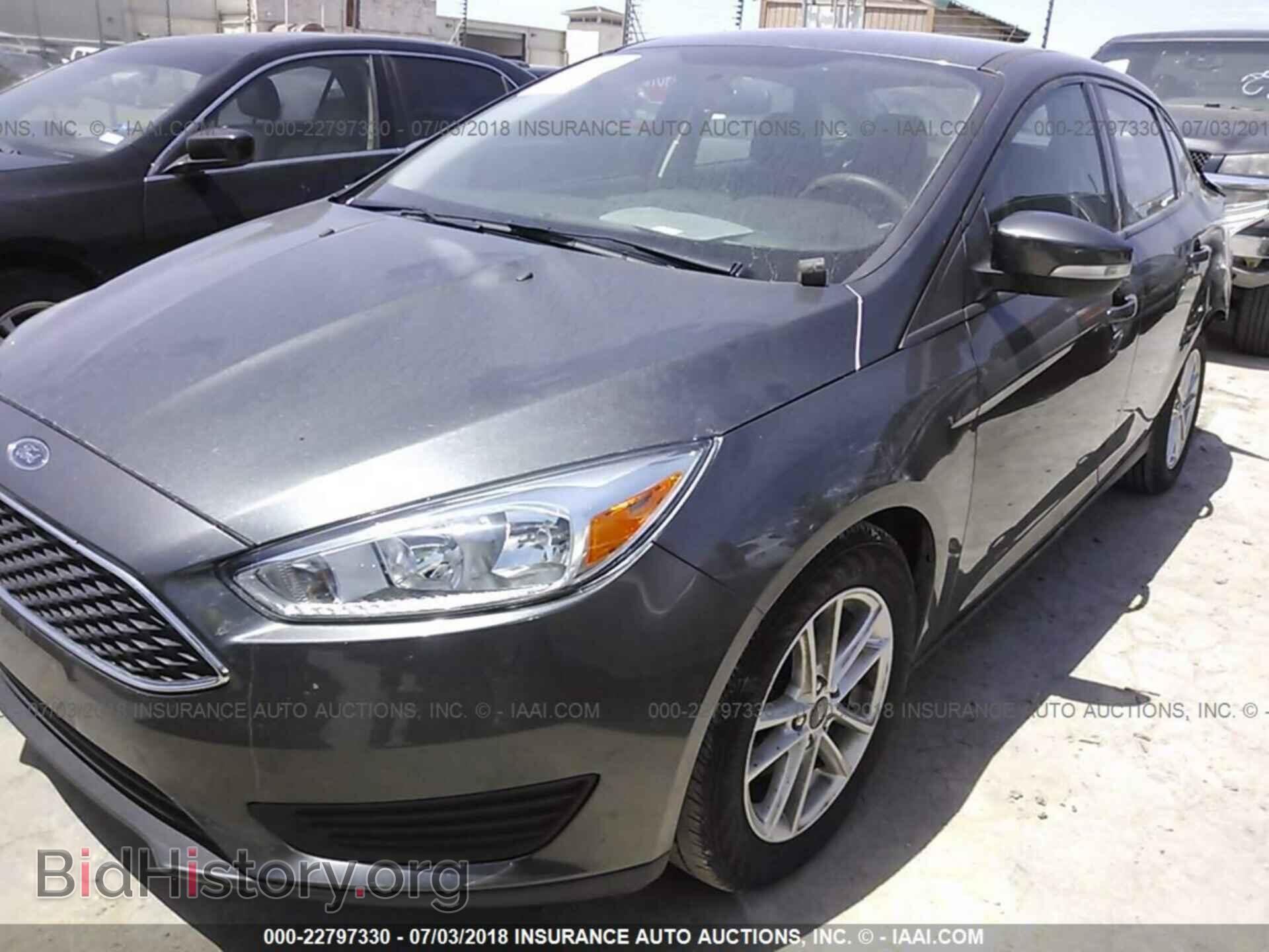 2017 Ford Focus - VIN: 1FADP3F2XHL216171 - Фото 2