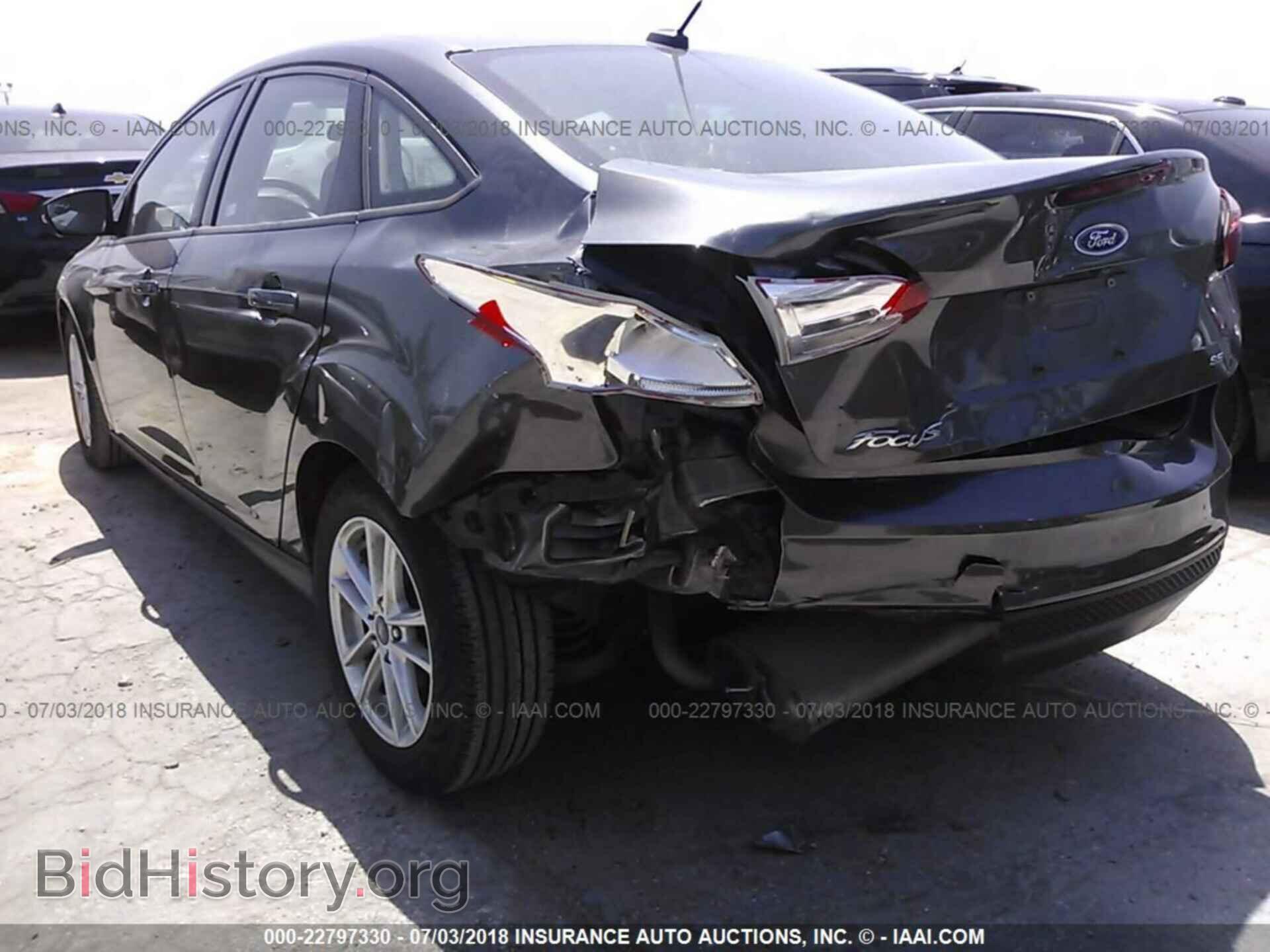 2017 Ford Focus - VIN: 1FADP3F2XHL216171 - Фото 3