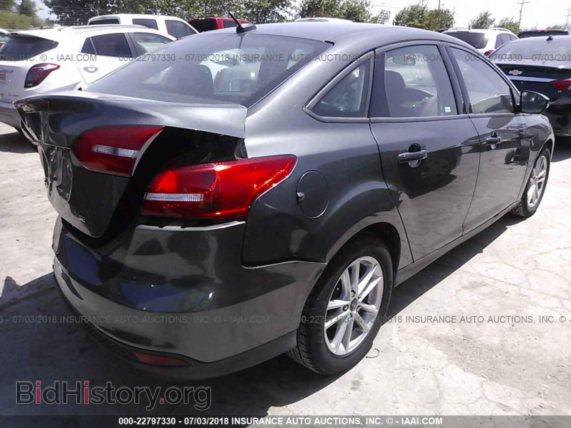 2017 Ford Focus - VIN: 1FADP3F2XHL216171 - Фото 4