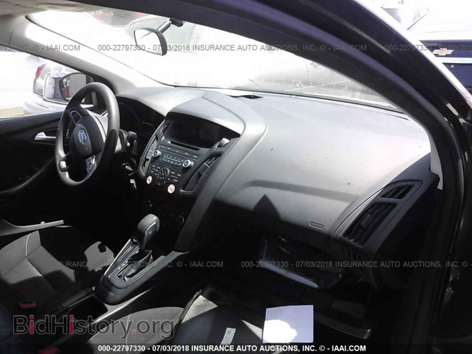 2017 Ford Focus - VIN: 1FADP3F2XHL216171 - Фото 5